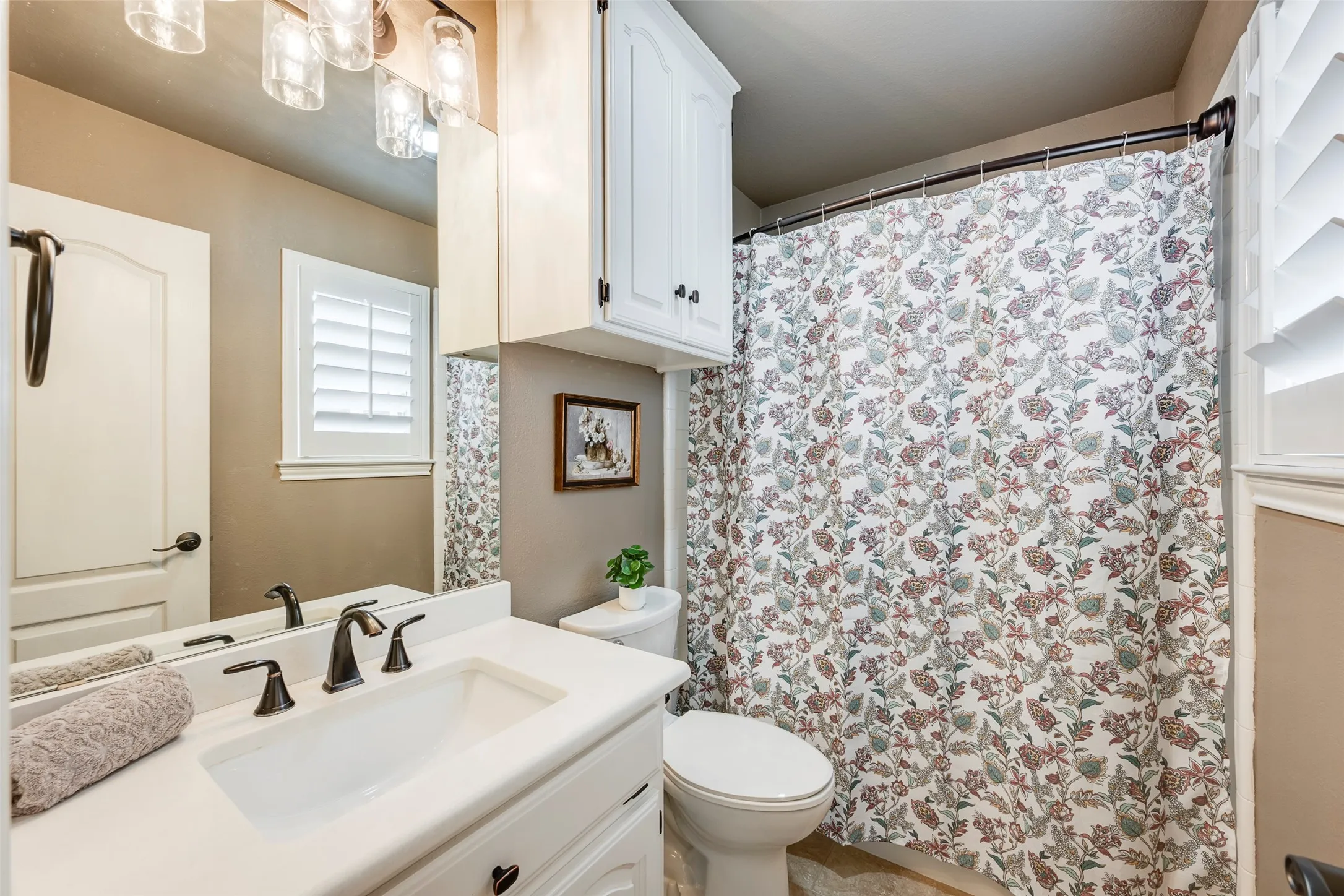 Single Family Residence For Sale in Dallas County , 1012 Murl Drive, Irving, Texas 75062, 3 Bedroom, 2 Bathroom, 2 Garage spaces, 2,241 Sqft, built in 1988, mls#21325776, Real Estate Agent in Irving, Homes For Sale in Dallas county, Homes For Sale in Irving, Realtor in Irving Texas, Real Estate Brokerage Independent Realty Texas, Luminita Cordes Realtor