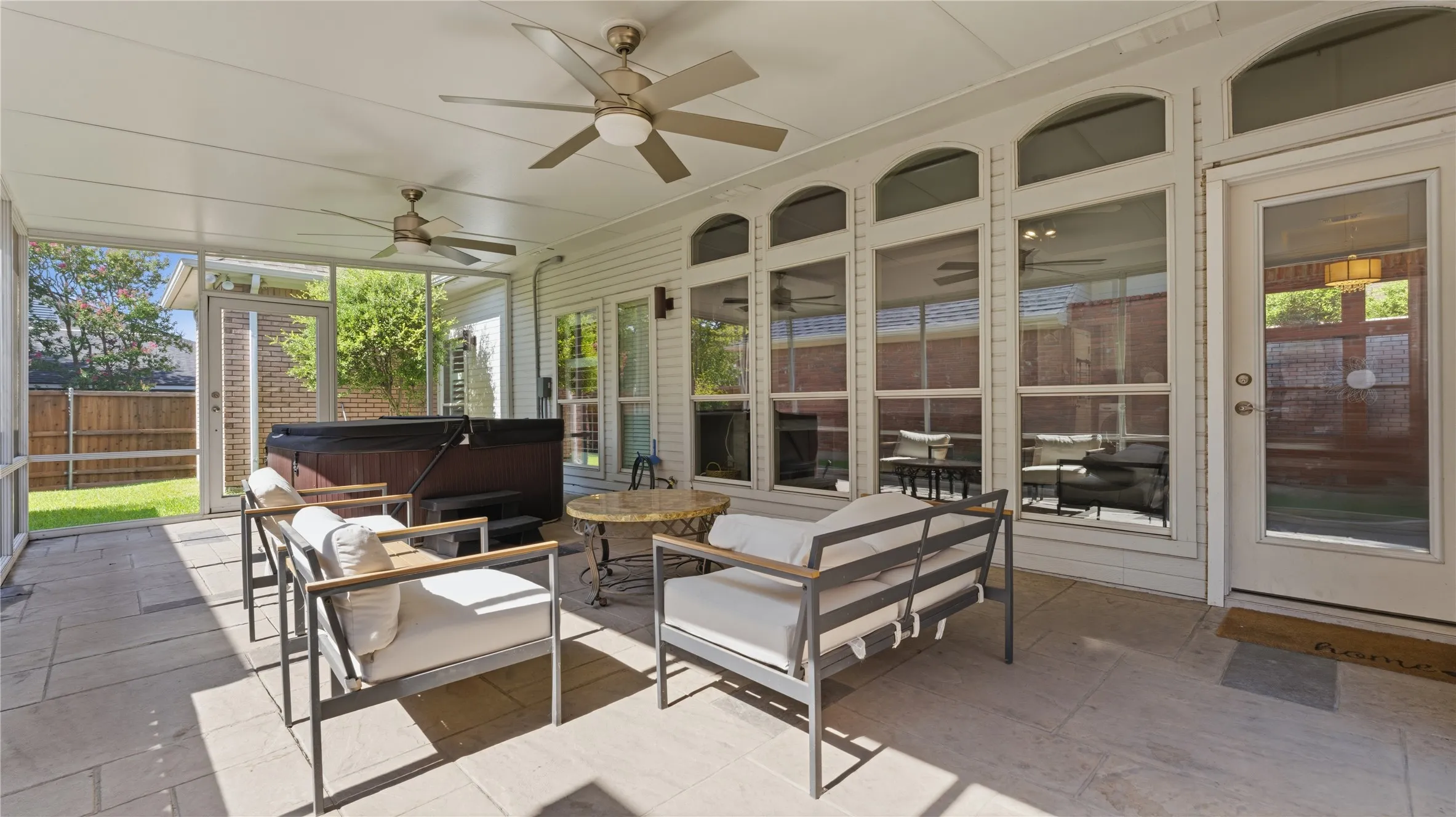 Single Family Residence For Sale in Dallas County , 1012 Murl Drive, Irving, Texas 75062, 3 Bedroom, 2 Bathroom, 2 Garage spaces, 2,241 Sqft, built in 1988, mls#21325776, Real Estate Agent in Irving, Homes For Sale in Dallas county, Homes For Sale in Irving, Realtor in Irving Texas, Real Estate Brokerage Independent Realty Texas, Luminita Cordes Realtor