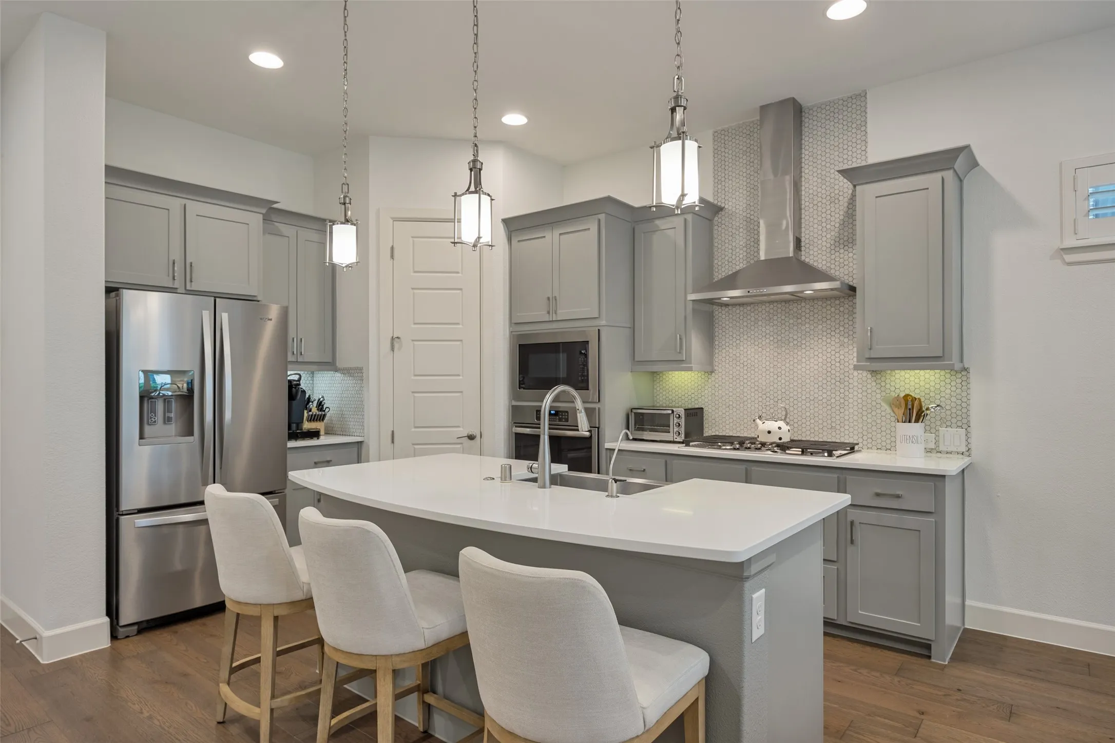 Single Family Residence For Rent in Dallas County , 7859 Minglewood LN, Dallas, Texas 75231, 3 Bedroom, 3 Bathroom, 2 Garage spaces, 1,632 Sqft, built in 2019, mls#21325989, Real Estate Agent in Dallas, Homes For Rent in Dallas county, Homes For Rent in Dallas, Realtor in Dallas Texas, Real Estate Brokerage Independent Realty Texas, Luminita Cordes Realtor