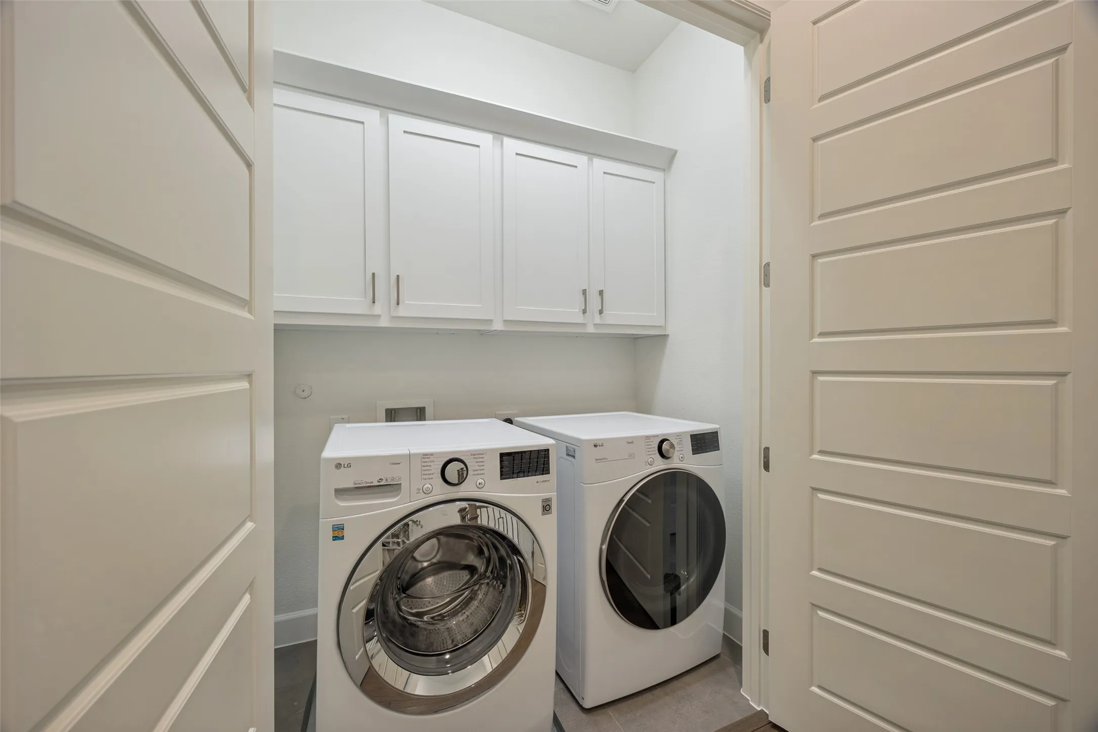 Single Family Residence For Rent in Dallas County , 7859 Minglewood LN, Dallas, Texas 75231, 3 Bedroom, 3 Bathroom, 2 Garage spaces, 1,632 Sqft, built in 2019, mls#21325989, Real Estate Agent in Dallas, Homes For Rent in Dallas county, Homes For Rent in Dallas, Realtor in Dallas Texas, Real Estate Brokerage Independent Realty Texas, Luminita Cordes Realtor