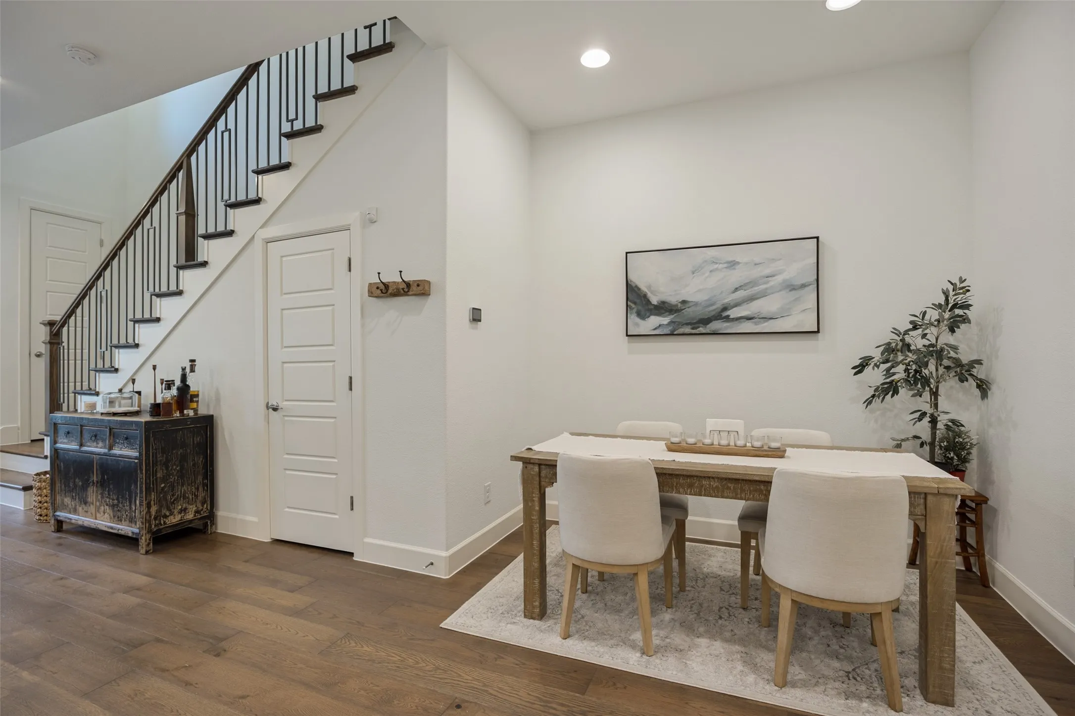 Single Family Residence For Rent in Dallas County , 7859 Minglewood LN, Dallas, Texas 75231, 3 Bedroom, 3 Bathroom, 2 Garage spaces, 1,632 Sqft, built in 2019, mls#21325989, Real Estate Agent in Dallas, Homes For Rent in Dallas county, Homes For Rent in Dallas, Realtor in Dallas Texas, Real Estate Brokerage Independent Realty Texas, Luminita Cordes Realtor