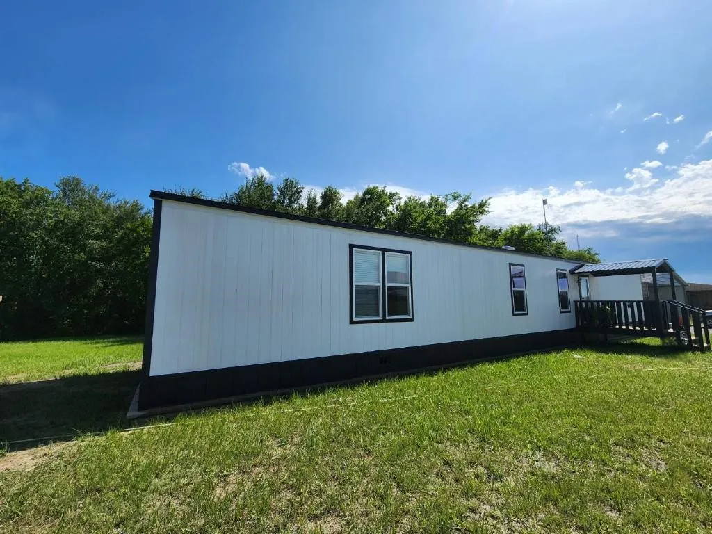 Mobile Home For Sale in Grayson County , 1660 Red Road, Howe, Texas 75459, 3 Bedroom, 2 Bathroom, Garage spaces, 1,216 Sqft, built in 2023, mls#21328378, Real Estate Agent in Howe, Homes For Sale in Grayson county, Homes For Sale in Howe, Realtor in Howe Texas, Real Estate Brokerage Independent Realty Texas, Luminita Cordes Realtor