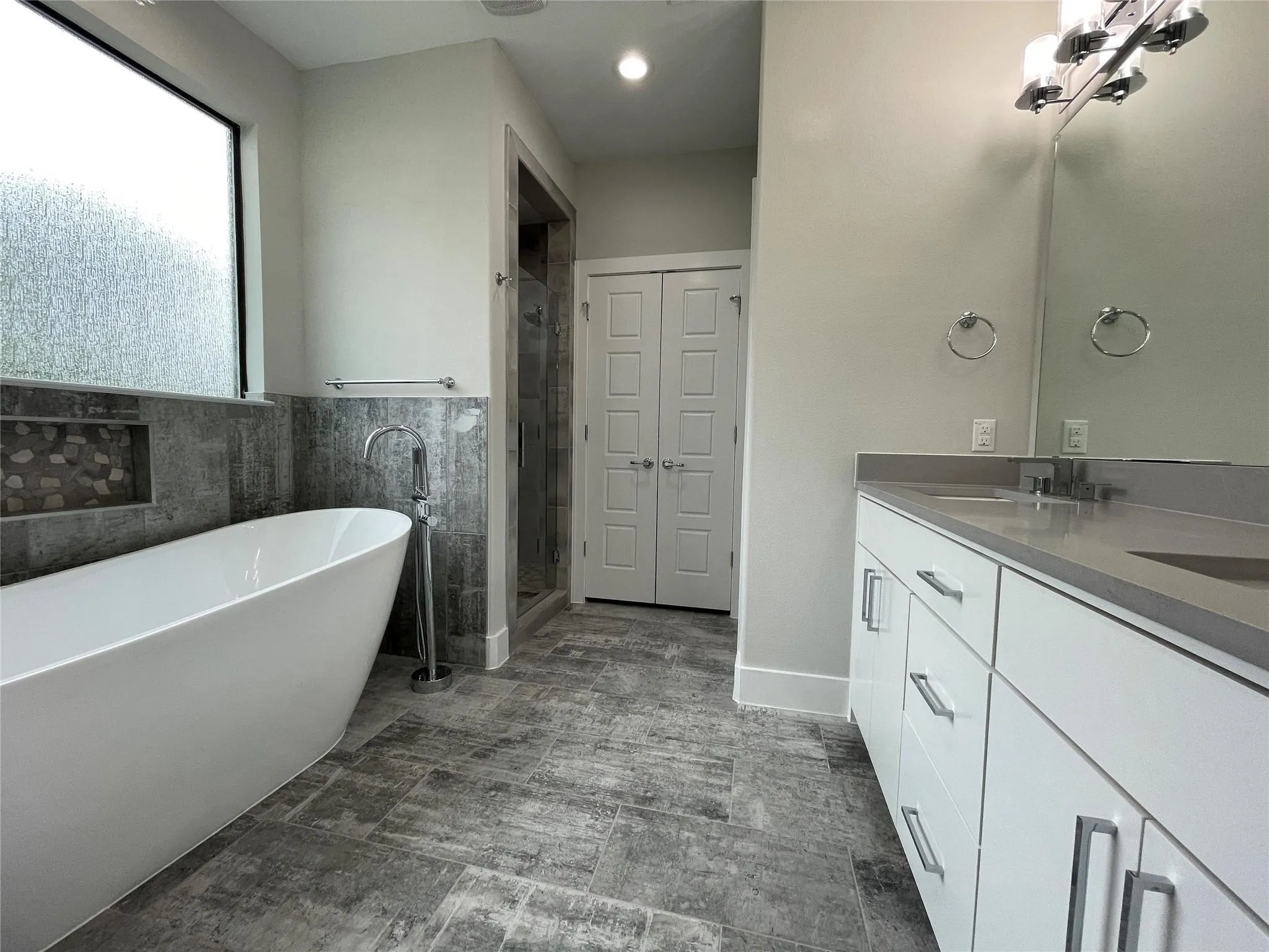 Townhouse For Rent in Dallas County , 2417 N Winnetka Avenue, Dallas, Texas 75212, 3 Bedroom, 4 Bathroom, 1 Garage spaces, 2,286 Sqft, built in 2021, mls#21328962, Real Estate Agent in Dallas, Homes For Rent in Dallas county, Homes For Rent in Dallas, Realtor in Dallas Texas, Real Estate Brokerage Independent Realty Texas, Luminita Cordes Realtor