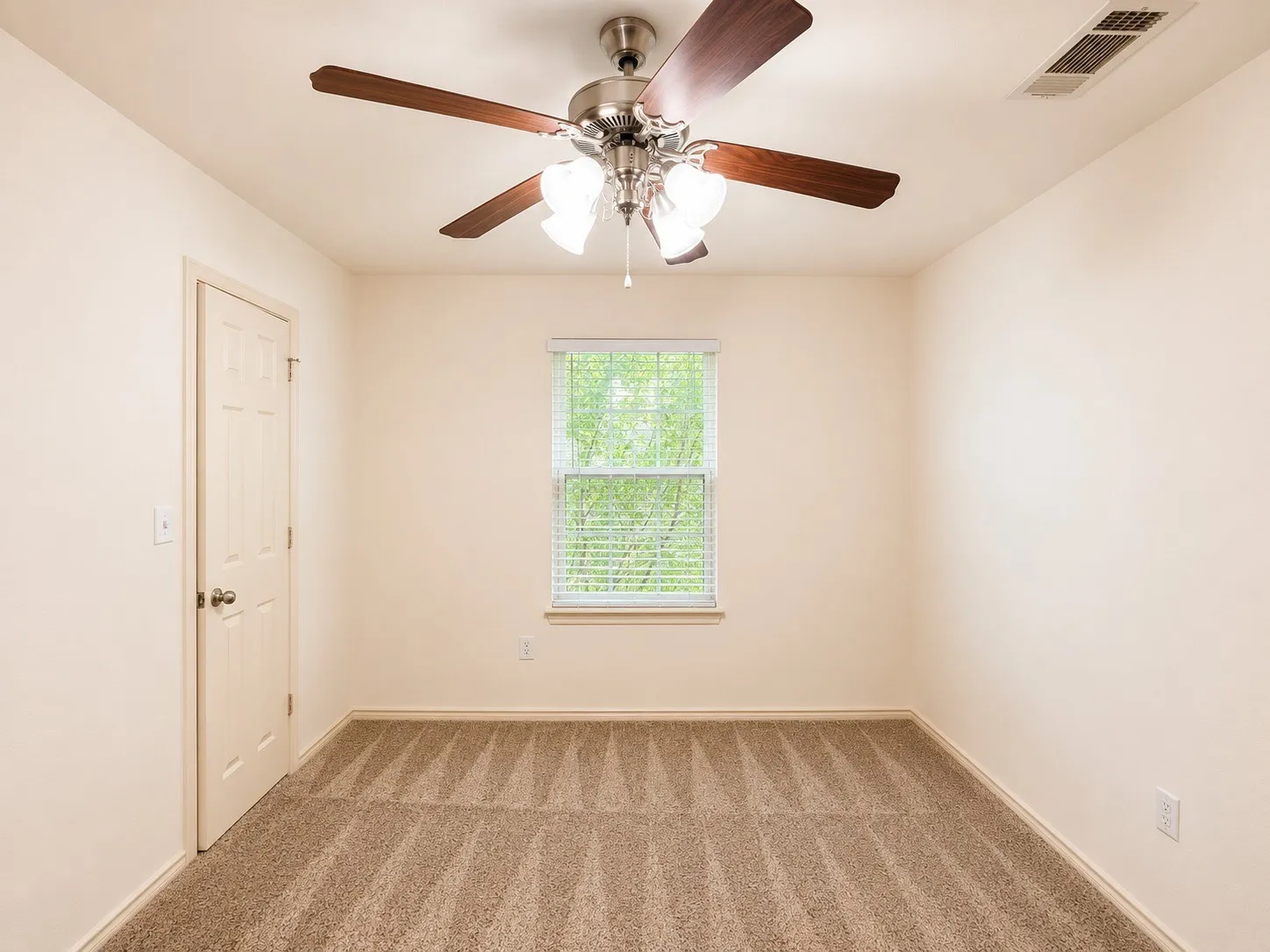 Duplex For Rent in Collin County , 907 Parkplace Ridge, Princeton, Texas 75407, 3 Bedroom, 3 Bathroom, 1 Garage spaces, 1,627 Sqft, built in 2012, mls#21328973, Real Estate Agent in Princeton, Homes For Rent in Collin county, Homes For Rent in Princeton, Realtor in Princeton Texas, Real Estate Brokerage Independent Realty Texas, Luminita Cordes Realtor