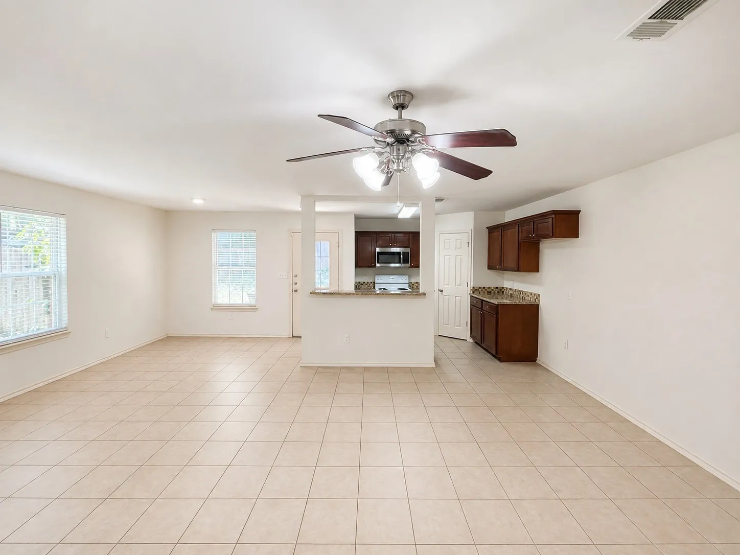 Duplex For Rent in Collin County , 907 Parkplace Ridge, Princeton, Texas 75407, 3 Bedroom, 3 Bathroom, 1 Garage spaces, 1,627 Sqft, built in 2012, mls#21328973, Real Estate Agent in Princeton, Homes For Rent in Collin county, Homes For Rent in Princeton, Realtor in Princeton Texas, Real Estate Brokerage Independent Realty Texas, Luminita Cordes Realtor