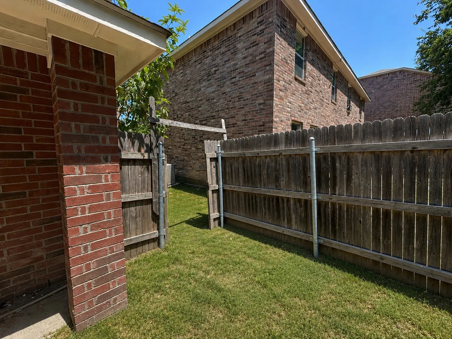 Duplex For Rent in Collin County , 907 Parkplace Ridge, Princeton, Texas 75407, 3 Bedroom, 3 Bathroom, 1 Garage spaces, 1,627 Sqft, built in 2012, mls#21328973, Real Estate Agent in Princeton, Homes For Rent in Collin county, Homes For Rent in Princeton, Realtor in Princeton Texas, Real Estate Brokerage Independent Realty Texas, Luminita Cordes Realtor