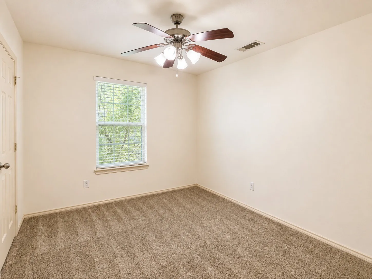 Duplex For Rent in Collin County , 907 Parkplace Ridge, Princeton, Texas 75407, 3 Bedroom, 3 Bathroom, 1 Garage spaces, 1,627 Sqft, built in 2012, mls#21328973, Real Estate Agent in Princeton, Homes For Rent in Collin county, Homes For Rent in Princeton, Realtor in Princeton Texas, Real Estate Brokerage Independent Realty Texas, Luminita Cordes Realtor