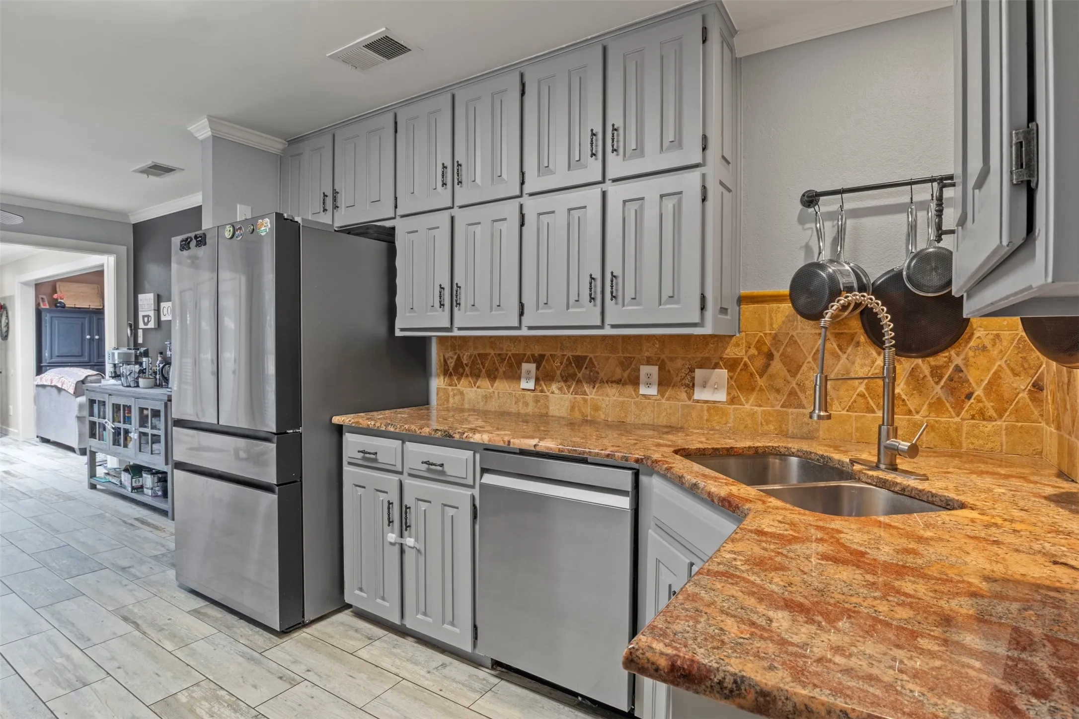 Single Family Residence For Sale in Tarrant County , 4812 Arabian Court, Arlington, Texas 76017, 3 Bedroom, 2 Bathroom, 2 Garage spaces, 2,384 Sqft, built in 1980, mls#21323906, Real Estate Agent in Arlington, Homes For Sale in Tarrant county, Homes For Sale in Arlington, Realtor in Arlington Texas, Real Estate Brokerage Independent Realty Texas, Luminita Cordes Realtor