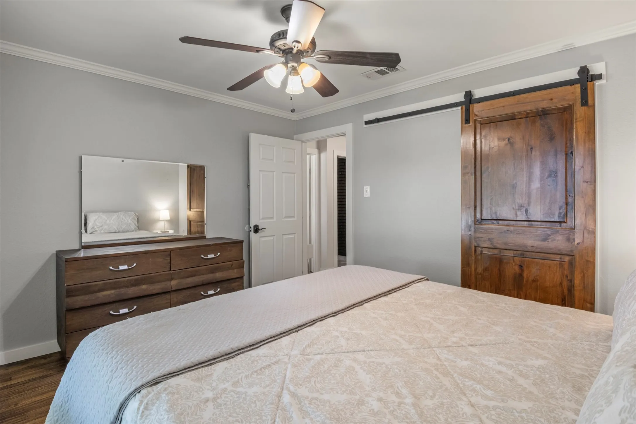 Single Family Residence For Sale in Tarrant County , 4812 Arabian Court, Arlington, Texas 76017, 3 Bedroom, 2 Bathroom, 2 Garage spaces, 2,384 Sqft, built in 1980, mls#21323906, Real Estate Agent in Arlington, Homes For Sale in Tarrant county, Homes For Sale in Arlington, Realtor in Arlington Texas, Real Estate Brokerage Independent Realty Texas, Luminita Cordes Realtor