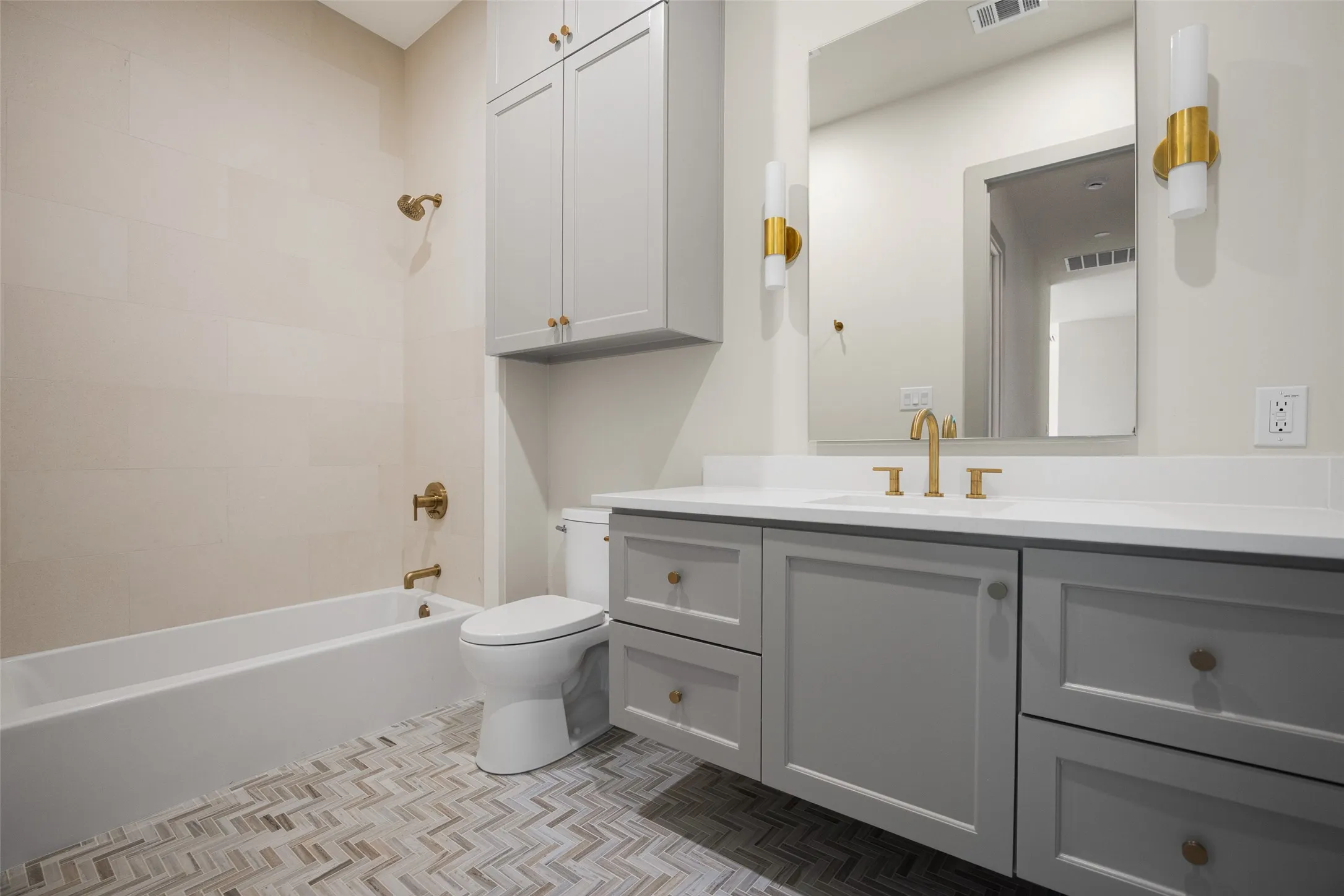 Single Family Residence For Rent in Dallas County , 6984 Santa Barbara Drive, Dallas, Texas 75214, 5 Bedroom, 5 Bathroom, 3 Garage spaces, 4,360 Sqft, built in 2024, mls#21328184, Real Estate Agent in Dallas, Homes For Rent in Dallas county, Homes For Rent in Dallas, Realtor in Dallas Texas, Real Estate Brokerage Independent Realty Texas, Luminita Cordes Realtor
