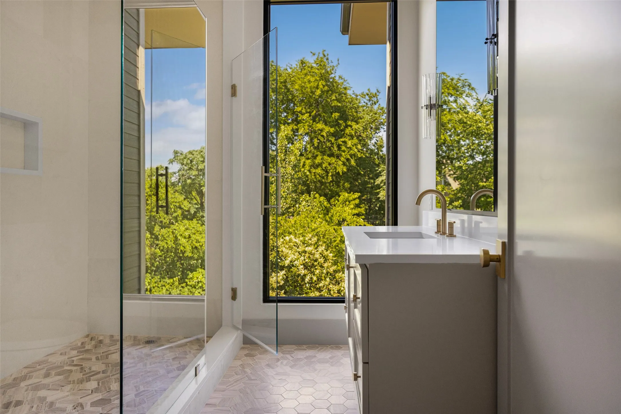 Single Family Residence For Rent in Dallas County , 6984 Santa Barbara Drive, Dallas, Texas 75214, 5 Bedroom, 5 Bathroom, 3 Garage spaces, 4,360 Sqft, built in 2024, mls#21328184, Real Estate Agent in Dallas, Homes For Rent in Dallas county, Homes For Rent in Dallas, Realtor in Dallas Texas, Real Estate Brokerage Independent Realty Texas, Luminita Cordes Realtor