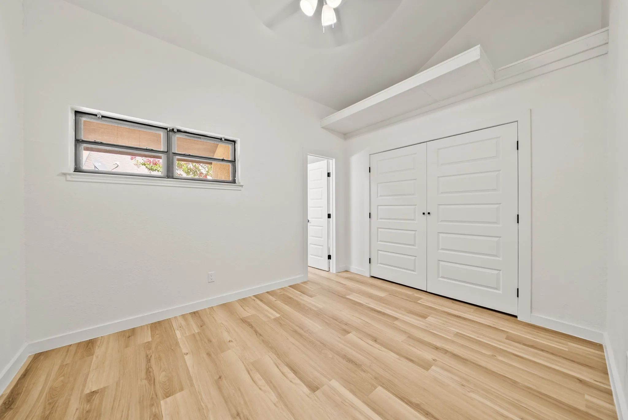 Townhouse For Sale in Tarrant County , 420 S Las Vegas Trail, White Settlement, Texas 76108, 2 Bedroom, 2 Bathroom, Garage spaces, 919 Sqft, built in 1983, mls#21328930, Real Estate Agent in White Settlement, Homes For Sale in Tarrant county, Homes For Sale in White Settlement, Realtor in White Settlement Texas, Real Estate Brokerage Independent Realty Texas, Luminita Cordes Realtor
