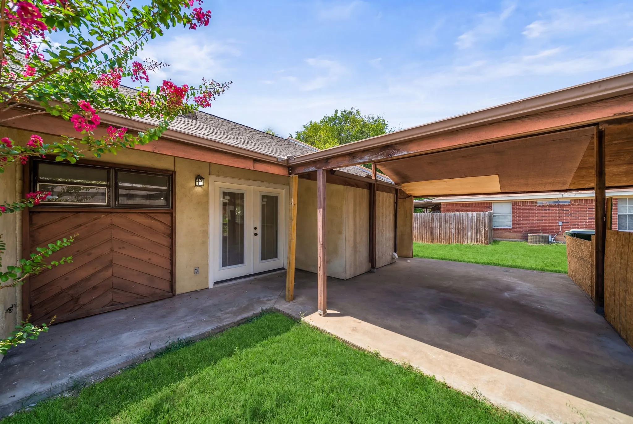 Townhouse For Sale in Tarrant County , 420 S Las Vegas Trail, White Settlement, Texas 76108, 2 Bedroom, 2 Bathroom, Garage spaces, 919 Sqft, built in 1983, mls#21328930, Real Estate Agent in White Settlement, Homes For Sale in Tarrant county, Homes For Sale in White Settlement, Realtor in White Settlement Texas, Real Estate Brokerage Independent Realty Texas, Luminita Cordes Realtor
