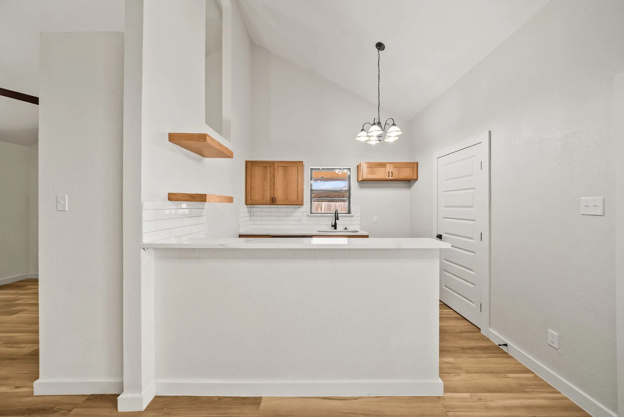 Townhouse For Sale in Tarrant County , 420 S Las Vegas Trail, White Settlement, Texas 76108, 2 Bedroom, 2 Bathroom, Garage spaces, 919 Sqft, built in 1983, mls#21328930, Real Estate Agent in White Settlement, Homes For Sale in Tarrant county, Homes For Sale in White Settlement, Realtor in White Settlement Texas, Real Estate Brokerage Independent Realty Texas, Luminita Cordes Realtor