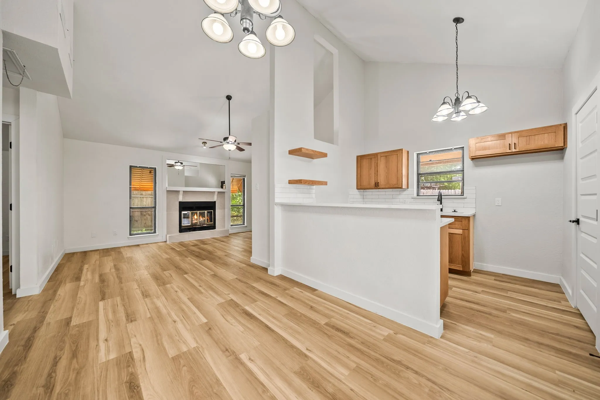 Townhouse For Sale in Tarrant County , 420 S Las Vegas Trail, White Settlement, Texas 76108, 2 Bedroom, 2 Bathroom, Garage spaces, 919 Sqft, built in 1983, mls#21328930, Real Estate Agent in White Settlement, Homes For Sale in Tarrant county, Homes For Sale in White Settlement, Realtor in White Settlement Texas, Real Estate Brokerage Independent Realty Texas, Luminita Cordes Realtor