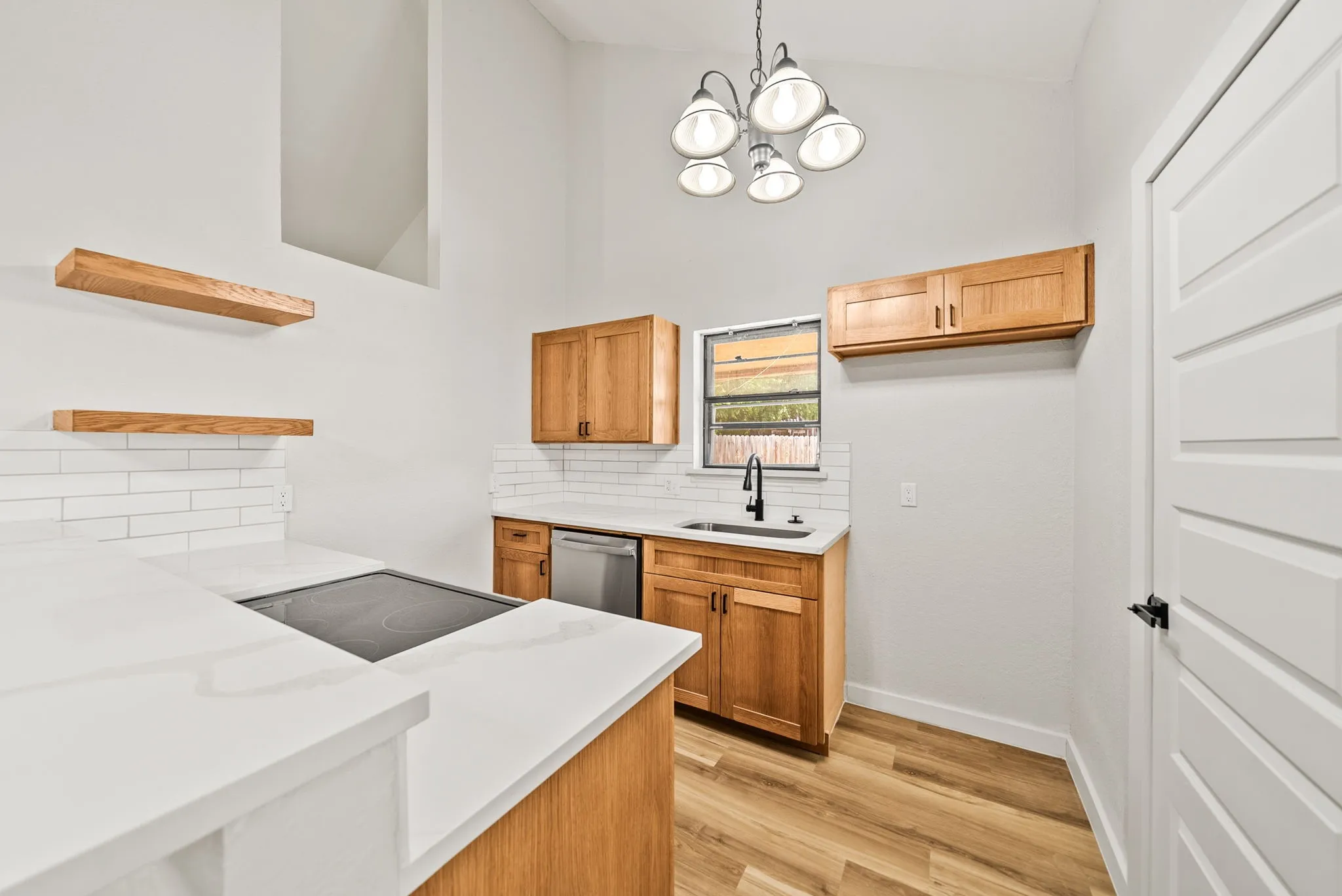 Townhouse For Sale in Tarrant County , 420 S Las Vegas Trail, White Settlement, Texas 76108, 2 Bedroom, 2 Bathroom, Garage spaces, 919 Sqft, built in 1983, mls#21328930, Real Estate Agent in White Settlement, Homes For Sale in Tarrant county, Homes For Sale in White Settlement, Realtor in White Settlement Texas, Real Estate Brokerage Independent Realty Texas, Luminita Cordes Realtor
