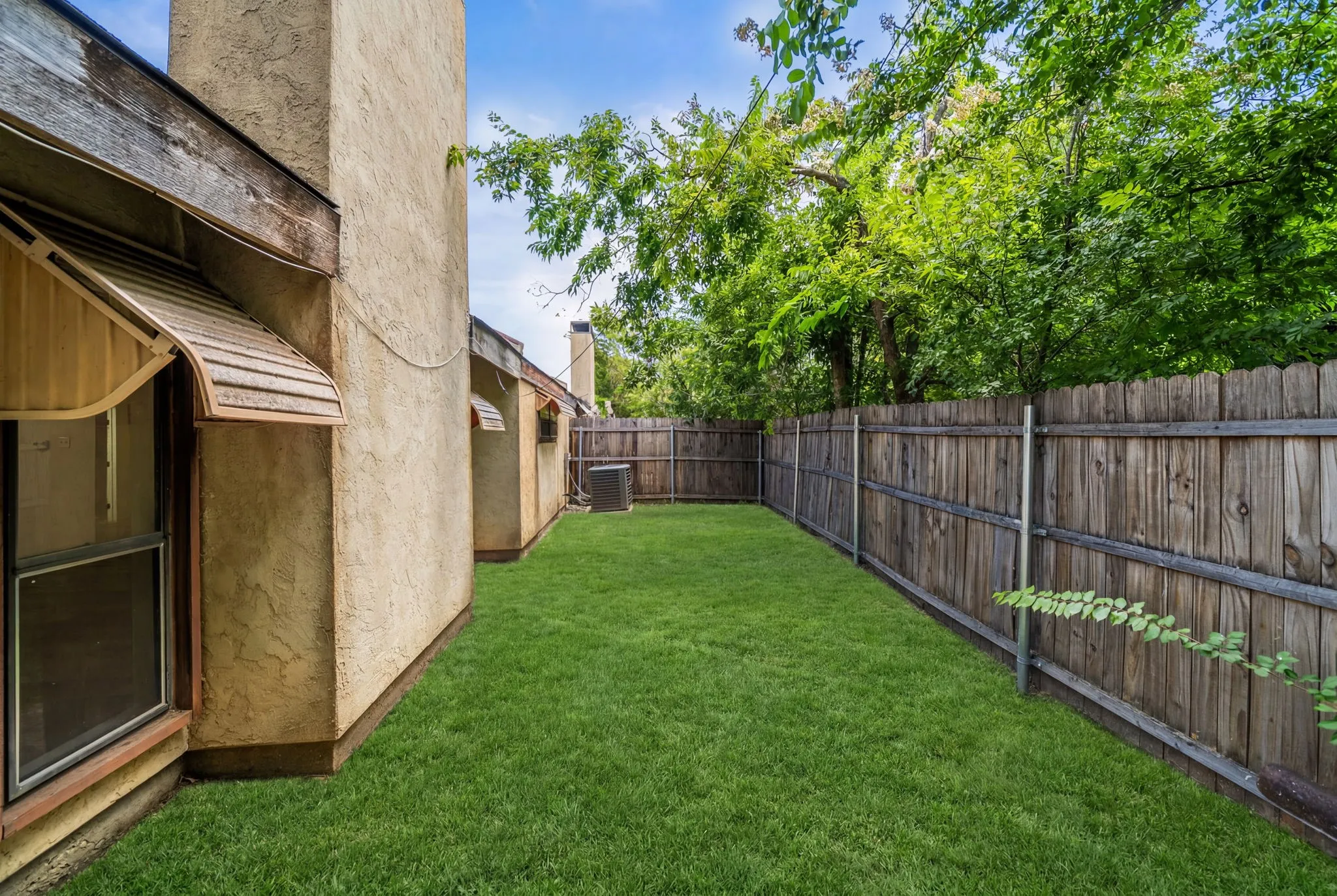 Townhouse For Sale in Tarrant County , 420 S Las Vegas Trail, White Settlement, Texas 76108, 2 Bedroom, 2 Bathroom, Garage spaces, 919 Sqft, built in 1983, mls#21328930, Real Estate Agent in White Settlement, Homes For Sale in Tarrant county, Homes For Sale in White Settlement, Realtor in White Settlement Texas, Real Estate Brokerage Independent Realty Texas, Luminita Cordes Realtor