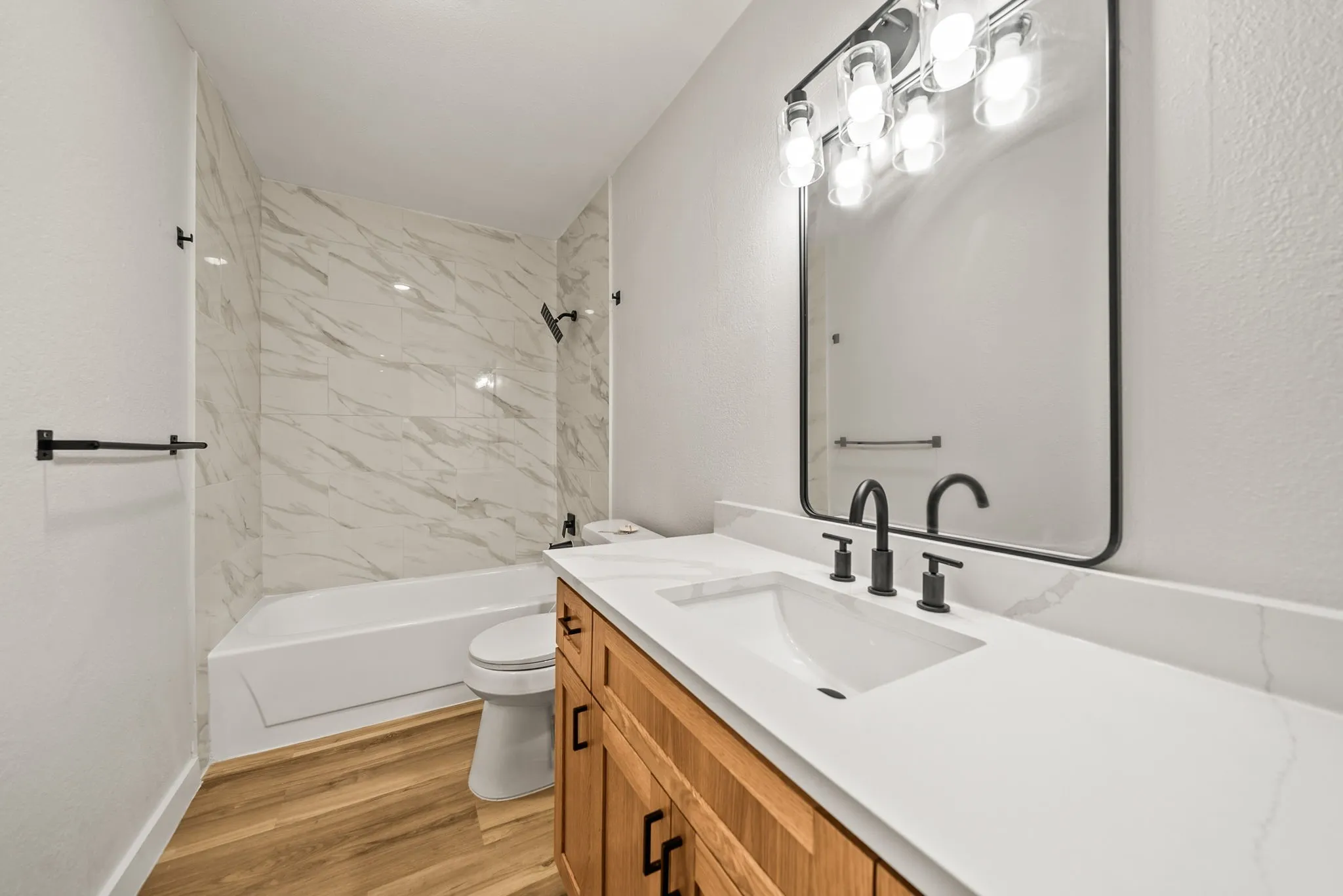 Townhouse For Sale in Tarrant County , 420 S Las Vegas Trail, White Settlement, Texas 76108, 2 Bedroom, 2 Bathroom, Garage spaces, 919 Sqft, built in 1983, mls#21328930, Real Estate Agent in White Settlement, Homes For Sale in Tarrant county, Homes For Sale in White Settlement, Realtor in White Settlement Texas, Real Estate Brokerage Independent Realty Texas, Luminita Cordes Realtor