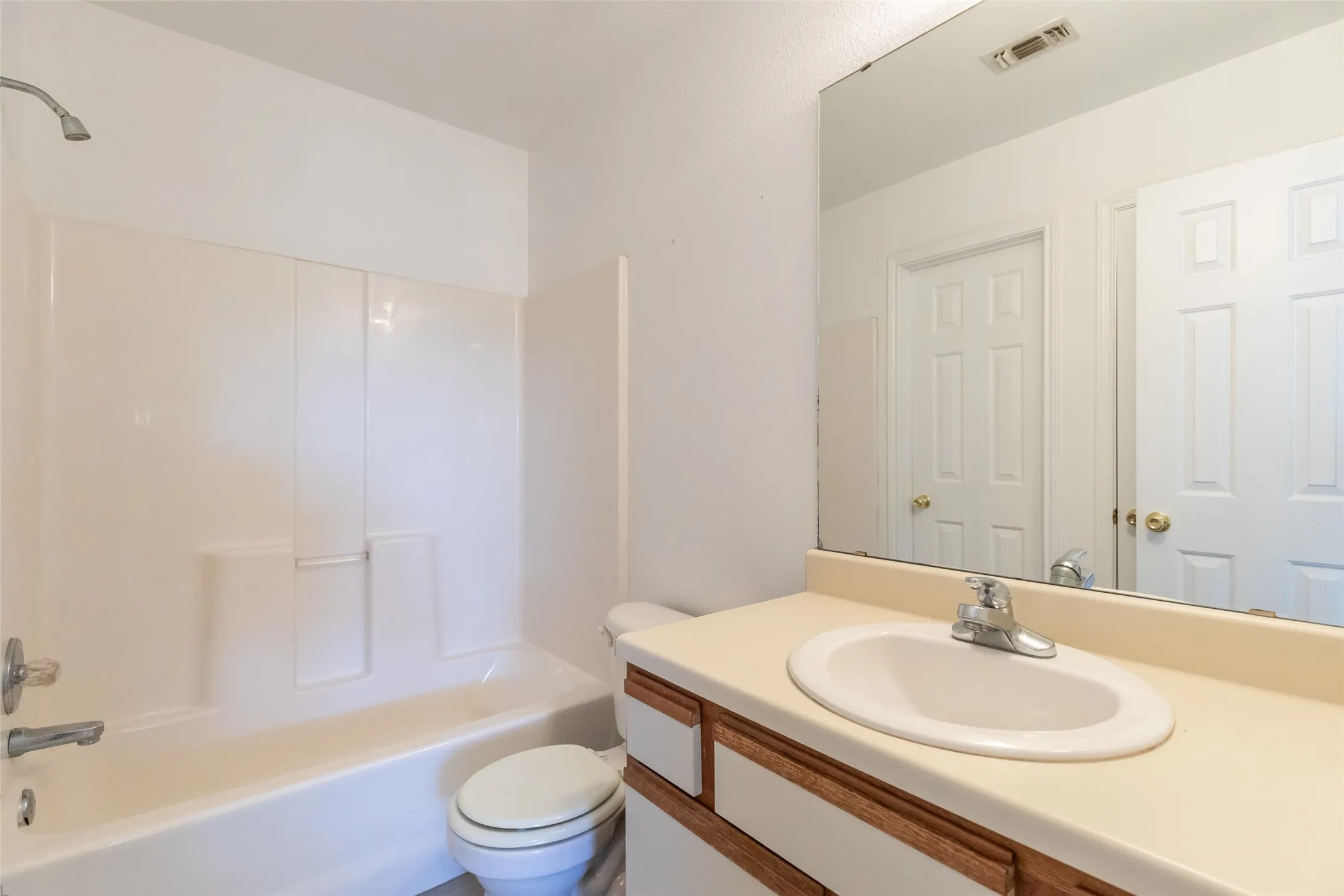 Duplex For Sale in Runnels County , 201 & 203 Bluebonnet Drive, Winters, Texas 79567, 4 Bedroom, 4 Bathroom, Garage spaces, 0 Sqft, built in 1999, mls#21326316, Real Estate Agent in Winters, Homes For Sale in Runnels county, Homes For Sale in Winters, Realtor in Winters Texas, Real Estate Brokerage Independent Realty Texas, Luminita Cordes Realtor