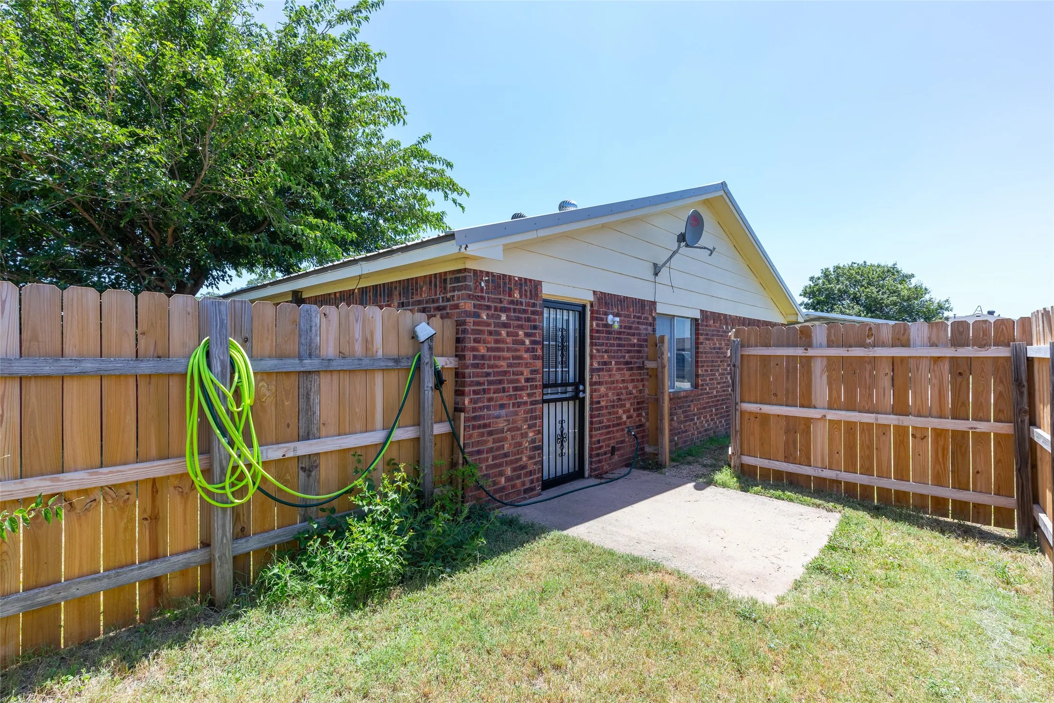 Duplex For Sale in Runnels County , 201 & 203 Bluebonnet Drive, Winters, Texas 79567, 4 Bedroom, 4 Bathroom, Garage spaces, 0 Sqft, built in 1999, mls#21326316, Real Estate Agent in Winters, Homes For Sale in Runnels county, Homes For Sale in Winters, Realtor in Winters Texas, Real Estate Brokerage Independent Realty Texas, Luminita Cordes Realtor