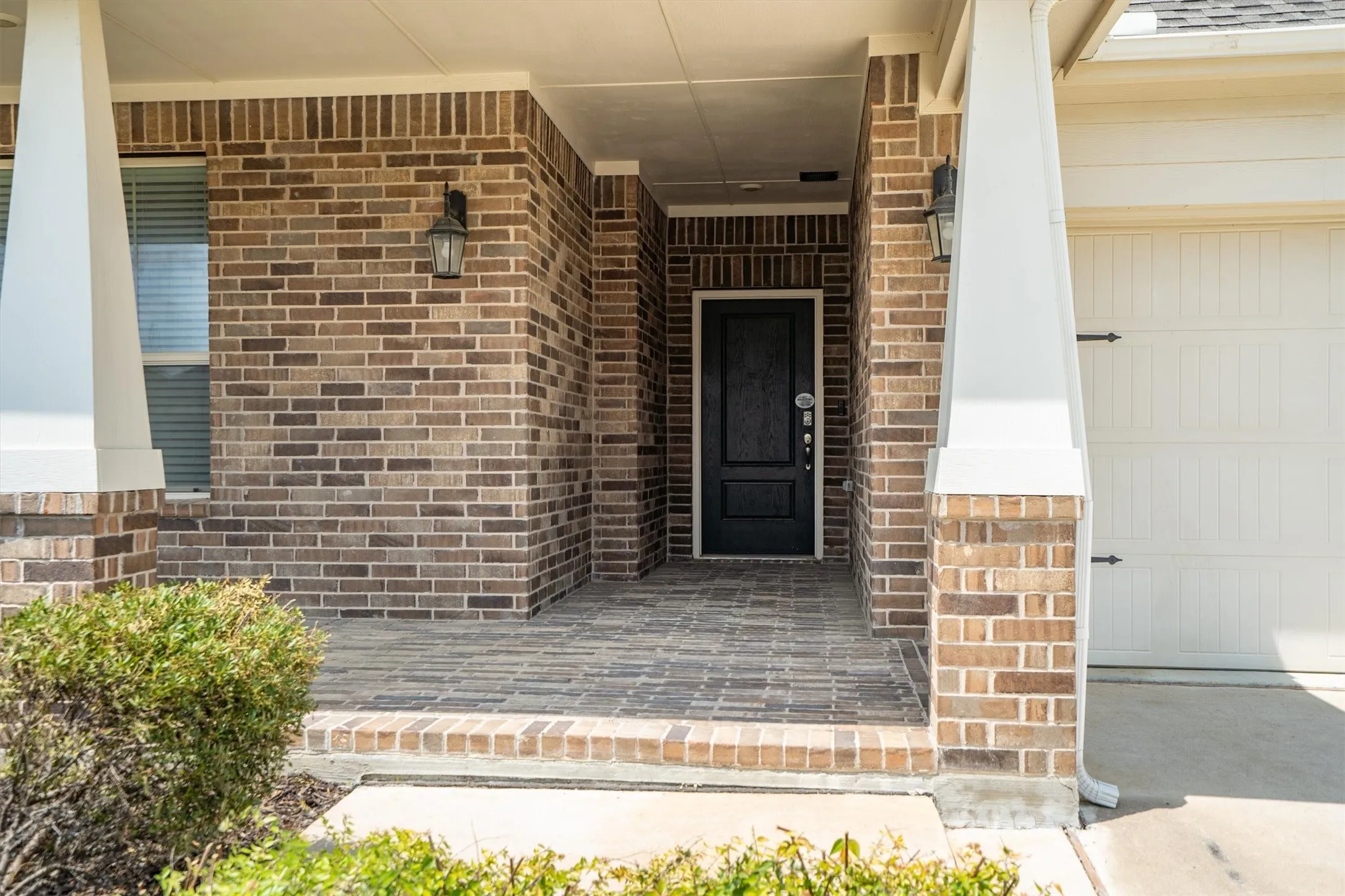 Single Family Residence For Sale in Denton County , 2304 Mockingbird Court, Northlake, Texas 76247, 4 Bedroom, 2 Bathroom, 2 Garage spaces, 2,215 Sqft, built in 2021, mls#21328925, Real Estate Agent in Northlake, Homes For Sale in Denton county, Homes For Sale in Northlake, Realtor in Northlake Texas, Real Estate Brokerage Independent Realty Texas, Luminita Cordes Realtor