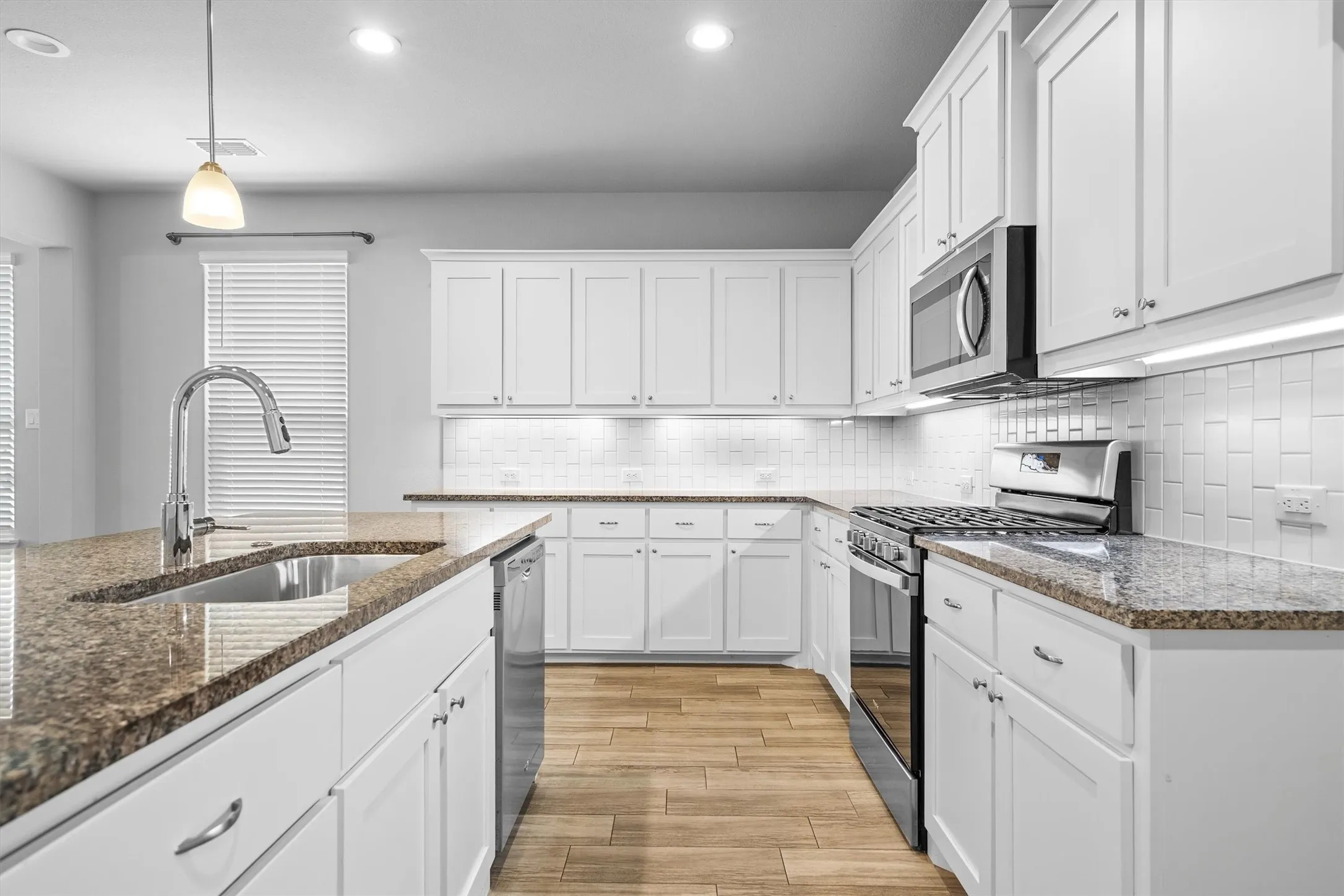Single Family Residence For Sale in Denton County , 2304 Mockingbird Court, Northlake, Texas 76247, 4 Bedroom, 2 Bathroom, 2 Garage spaces, 2,215 Sqft, built in 2021, mls#21328925, Real Estate Agent in Northlake, Homes For Sale in Denton county, Homes For Sale in Northlake, Realtor in Northlake Texas, Real Estate Brokerage Independent Realty Texas, Luminita Cordes Realtor