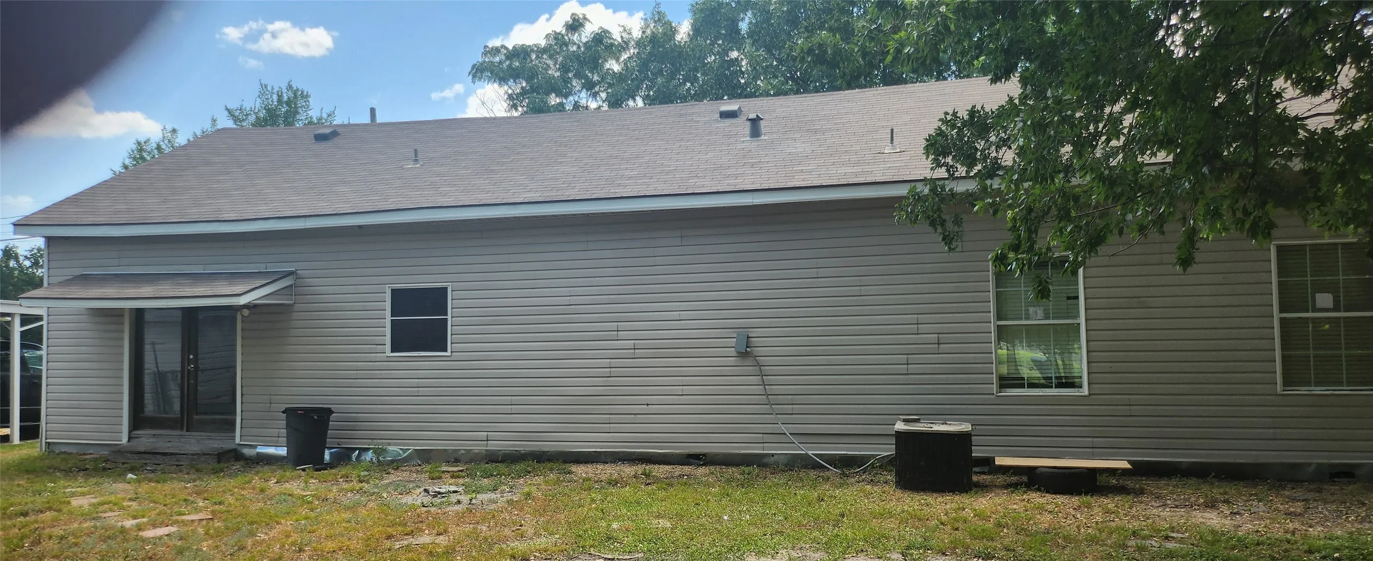 Single Family Residence For Sale in Dallas County , 824 Carver Street, Mesquite, Texas 75149, 3 Bedrooms, 1 Bathroom, Garage spaces, 1,392 Sqft, built in 1932, Price $120,000, mls#21328990, Real Estate Agent in Mesquite, Homes For Sale in Dallas county, Homes For Sale in Mesquite, Realtor in Mesquite Texas, Real Estate Brokerage Independent Realty Texas, Luminita Cordes Realtor