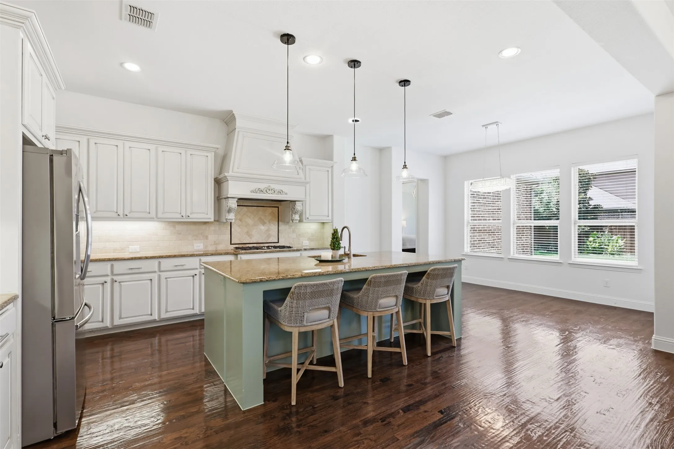 Single Family Residence For Sale in Denton County , 4625 Maverick Way, Carrollton, Texas 75010, 4 Bedroom, 3 Bathroom, 3 Garage spaces, 3,500 Sqft, built in 2014, mls#21328967, Real Estate Agent in Carrollton, Homes For Sale in Denton county, Homes For Sale in Carrollton, Realtor in Carrollton Texas, Real Estate Brokerage Independent Realty Texas, Luminita Cordes Realtor