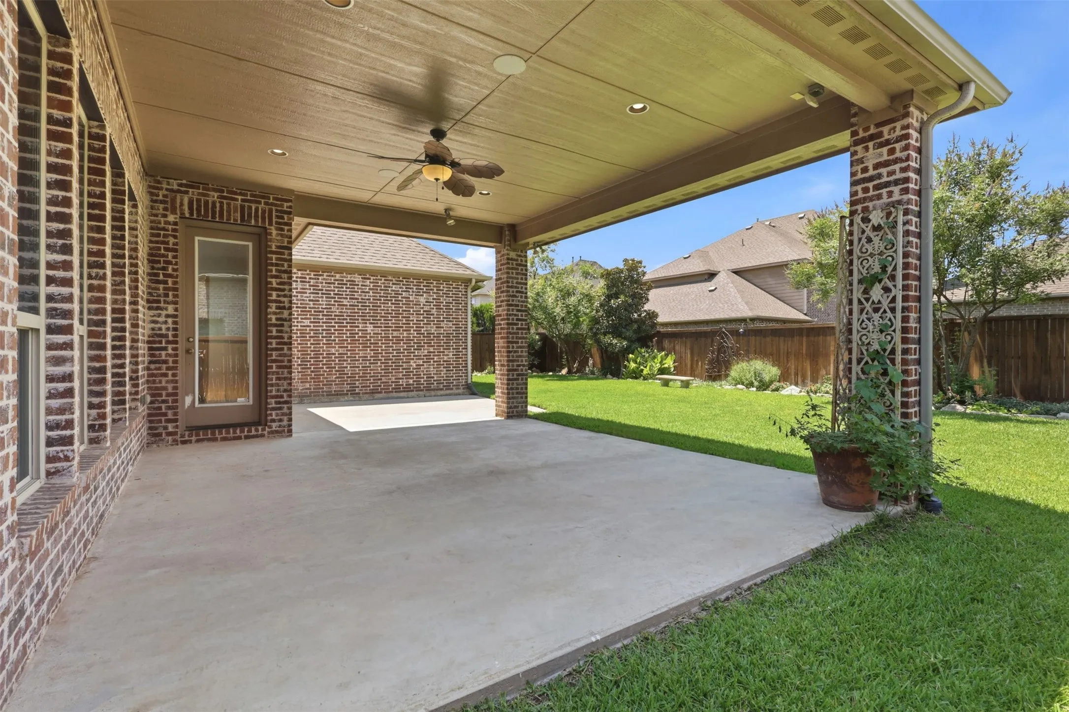 Single Family Residence For Sale in Denton County , 4625 Maverick Way, Carrollton, Texas 75010, 4 Bedroom, 3 Bathroom, 3 Garage spaces, 3,500 Sqft, built in 2014, mls#21328967, Real Estate Agent in Carrollton, Homes For Sale in Denton county, Homes For Sale in Carrollton, Realtor in Carrollton Texas, Real Estate Brokerage Independent Realty Texas, Luminita Cordes Realtor