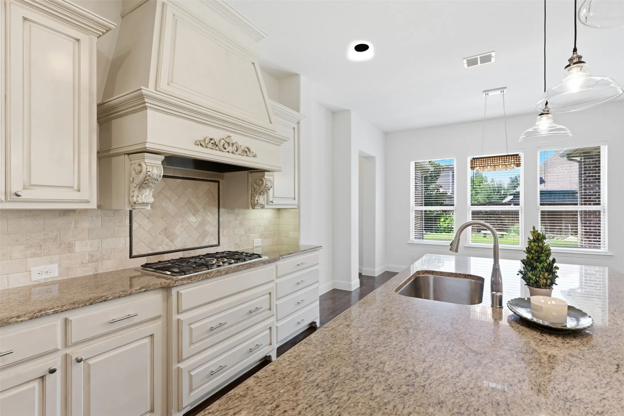 Single Family Residence For Sale in Denton County , 4625 Maverick Way, Carrollton, Texas 75010, 4 Bedroom, 3 Bathroom, 3 Garage spaces, 3,500 Sqft, built in 2014, mls#21328967, Real Estate Agent in Carrollton, Homes For Sale in Denton county, Homes For Sale in Carrollton, Realtor in Carrollton Texas, Real Estate Brokerage Independent Realty Texas, Luminita Cordes Realtor