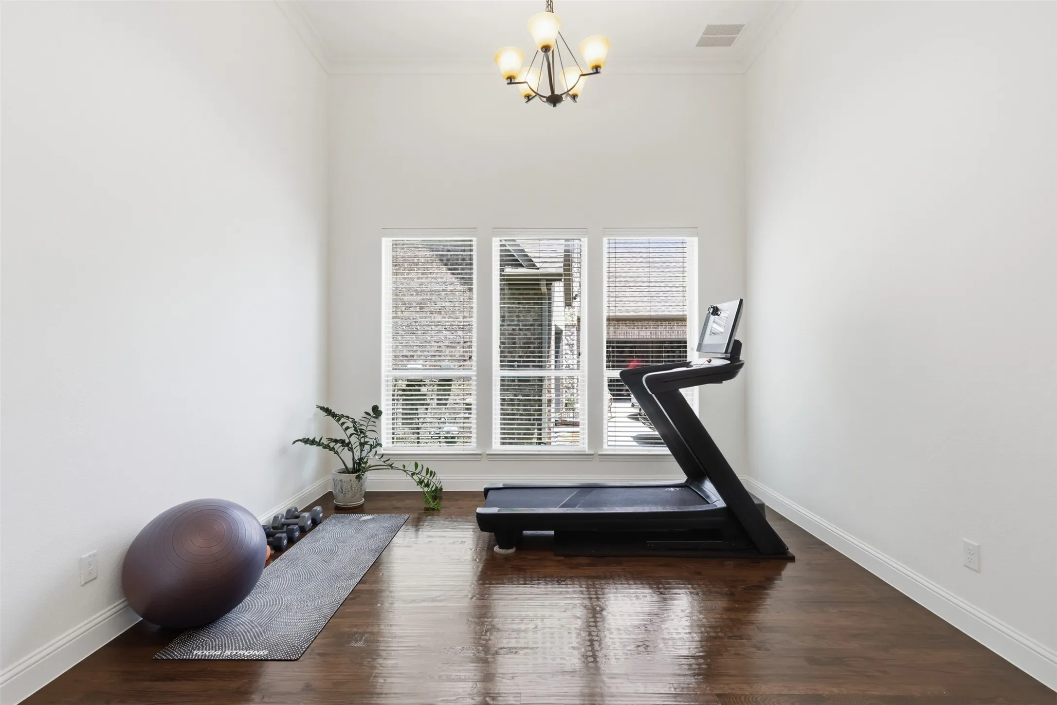 Single Family Residence For Sale in Denton County , 4625 Maverick Way, Carrollton, Texas 75010, 4 Bedroom, 3 Bathroom, 3 Garage spaces, 3,500 Sqft, built in 2014, mls#21328967, Real Estate Agent in Carrollton, Homes For Sale in Denton county, Homes For Sale in Carrollton, Realtor in Carrollton Texas, Real Estate Brokerage Independent Realty Texas, Luminita Cordes Realtor