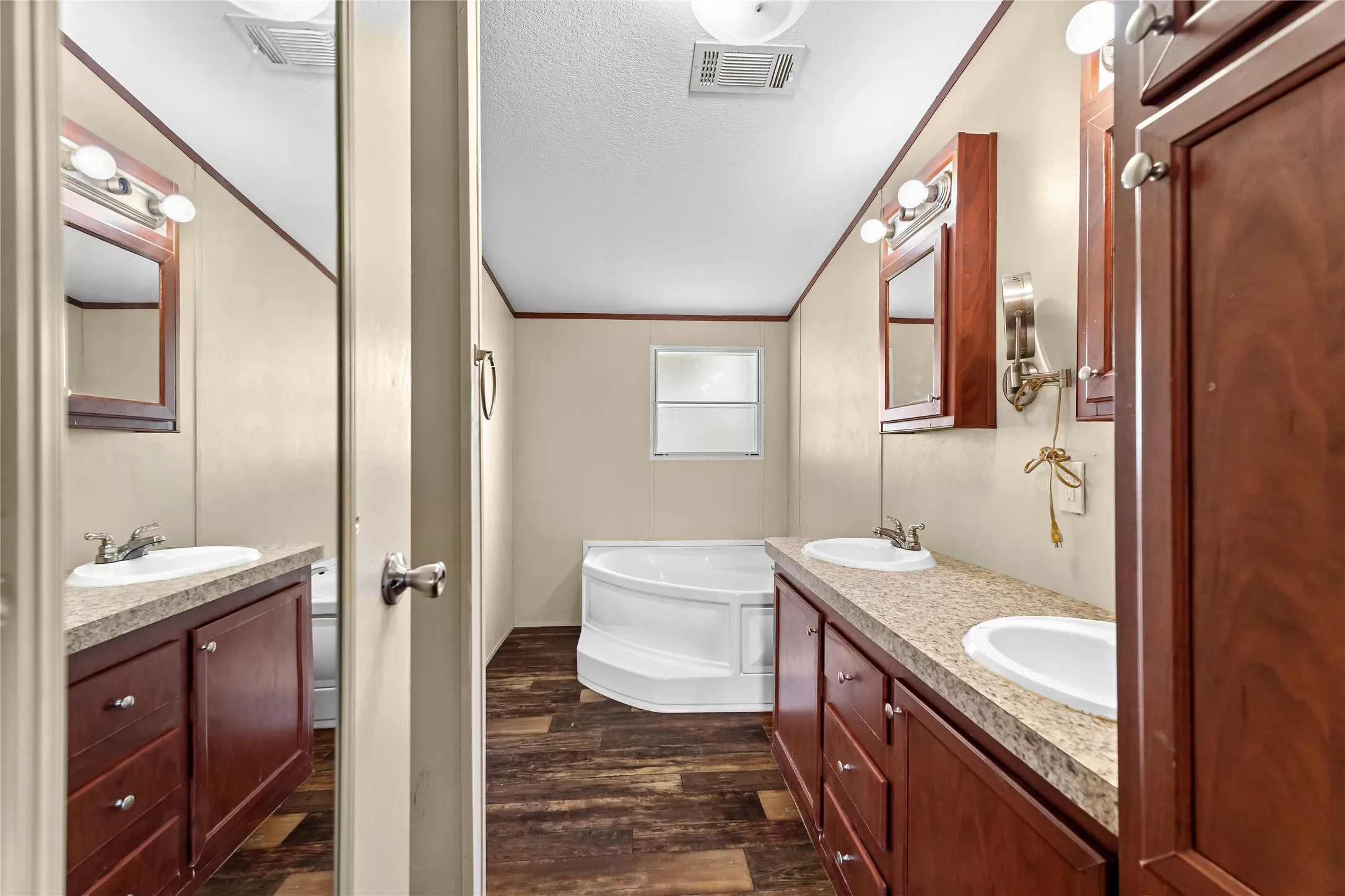 Mobile Home For Sale in Hunt County , 3634 County Road 2621, Caddo Mills, Texas 75135, 3 Bedroom, 2 Bathroom, Garage spaces, 1,232 Sqft, built in 2013, mls#21328978, Real Estate Agent in Caddo Mills, Homes For Sale in Hunt county, Homes For Sale in Caddo Mills, Realtor in Caddo Mills Texas, Real Estate Brokerage Independent Realty Texas, Luminita Cordes Realtor