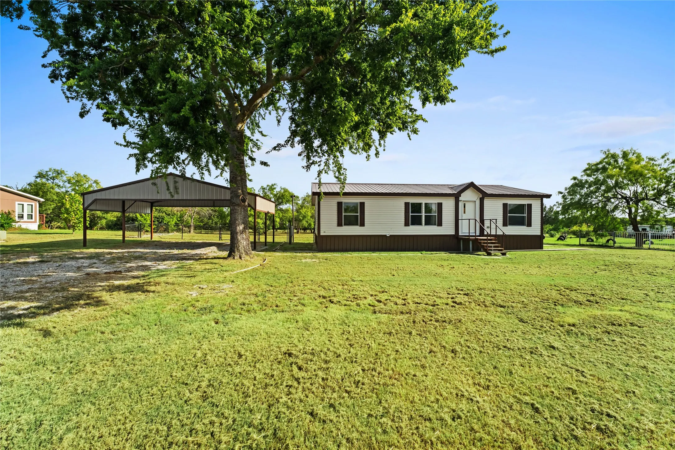 Mobile Home For Sale in Hunt County , 3634 County Road 2621, Caddo Mills, Texas 75135, 3 Bedroom, 2 Bathroom, Garage spaces, 1,232 Sqft, built in 2013, mls#21328978, Real Estate Agent in Caddo Mills, Homes For Sale in Hunt county, Homes For Sale in Caddo Mills, Realtor in Caddo Mills Texas, Real Estate Brokerage Independent Realty Texas, Luminita Cordes Realtor