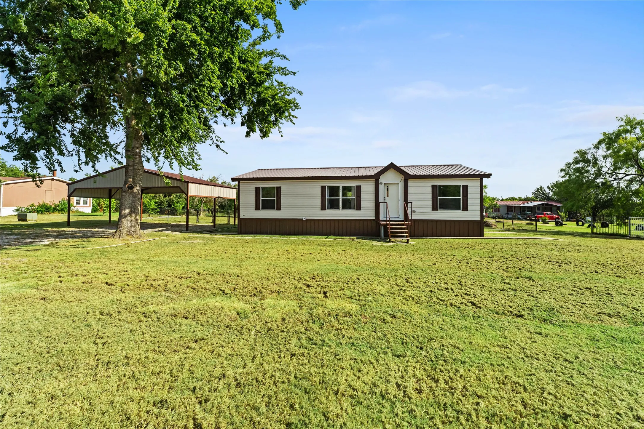 Mobile Home For Sale in Hunt County , 3634 County Road 2621, Caddo Mills, Texas 75135, 3 Bedroom, 2 Bathroom, Garage spaces, 1,232 Sqft, built in 2013, mls#21328978, Real Estate Agent in Caddo Mills, Homes For Sale in Hunt county, Homes For Sale in Caddo Mills, Realtor in Caddo Mills Texas, Real Estate Brokerage Independent Realty Texas, Luminita Cordes Realtor