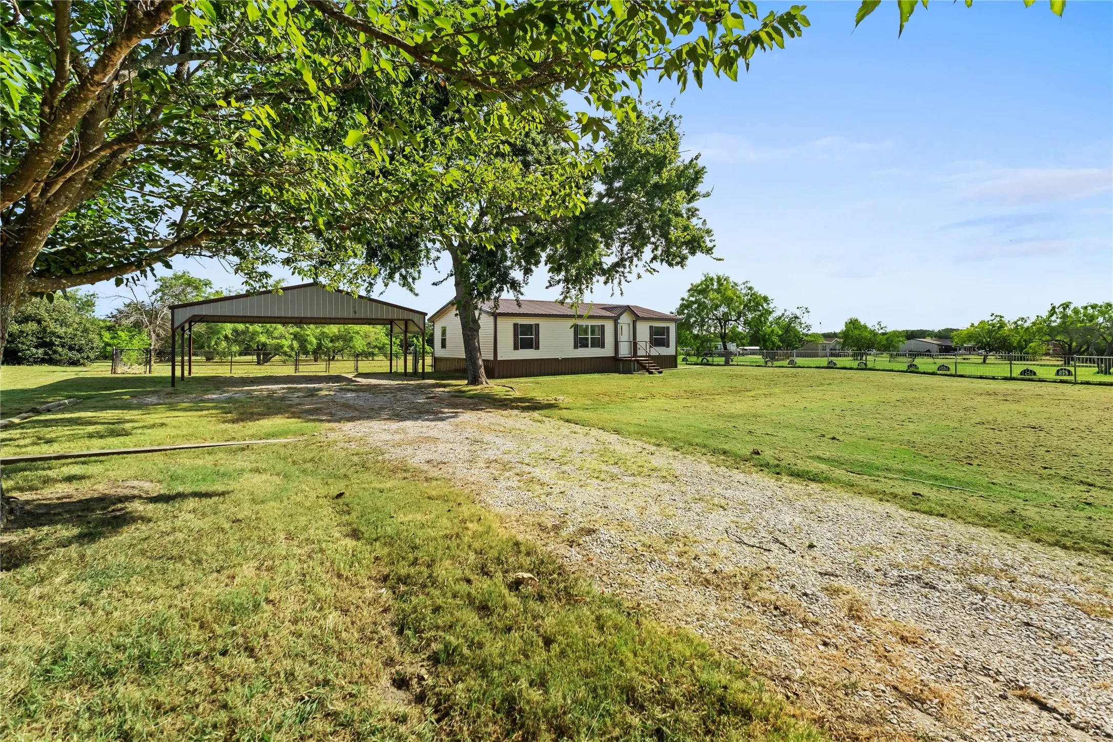 Mobile Home For Sale in Hunt County , 3634 County Road 2621, Caddo Mills, Texas 75135, 3 Bedroom, 2 Bathroom, Garage spaces, 1,232 Sqft, built in 2013, mls#21328978, Real Estate Agent in Caddo Mills, Homes For Sale in Hunt county, Homes For Sale in Caddo Mills, Realtor in Caddo Mills Texas, Real Estate Brokerage Independent Realty Texas, Luminita Cordes Realtor