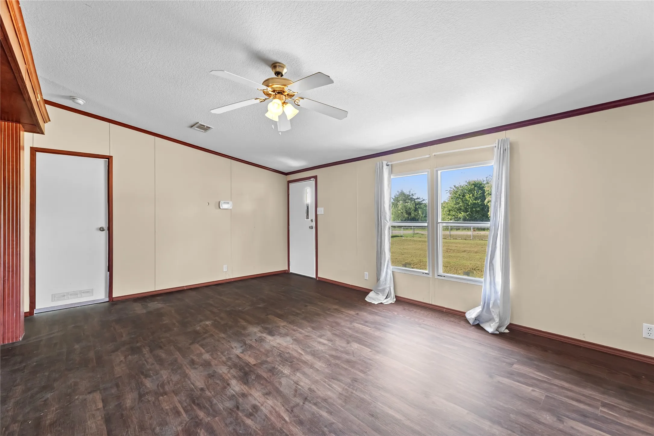 Mobile Home For Sale in Hunt County , 3634 County Road 2621, Caddo Mills, Texas 75135, 3 Bedroom, 2 Bathroom, Garage spaces, 1,232 Sqft, built in 2013, mls#21328978, Real Estate Agent in Caddo Mills, Homes For Sale in Hunt county, Homes For Sale in Caddo Mills, Realtor in Caddo Mills Texas, Real Estate Brokerage Independent Realty Texas, Luminita Cordes Realtor