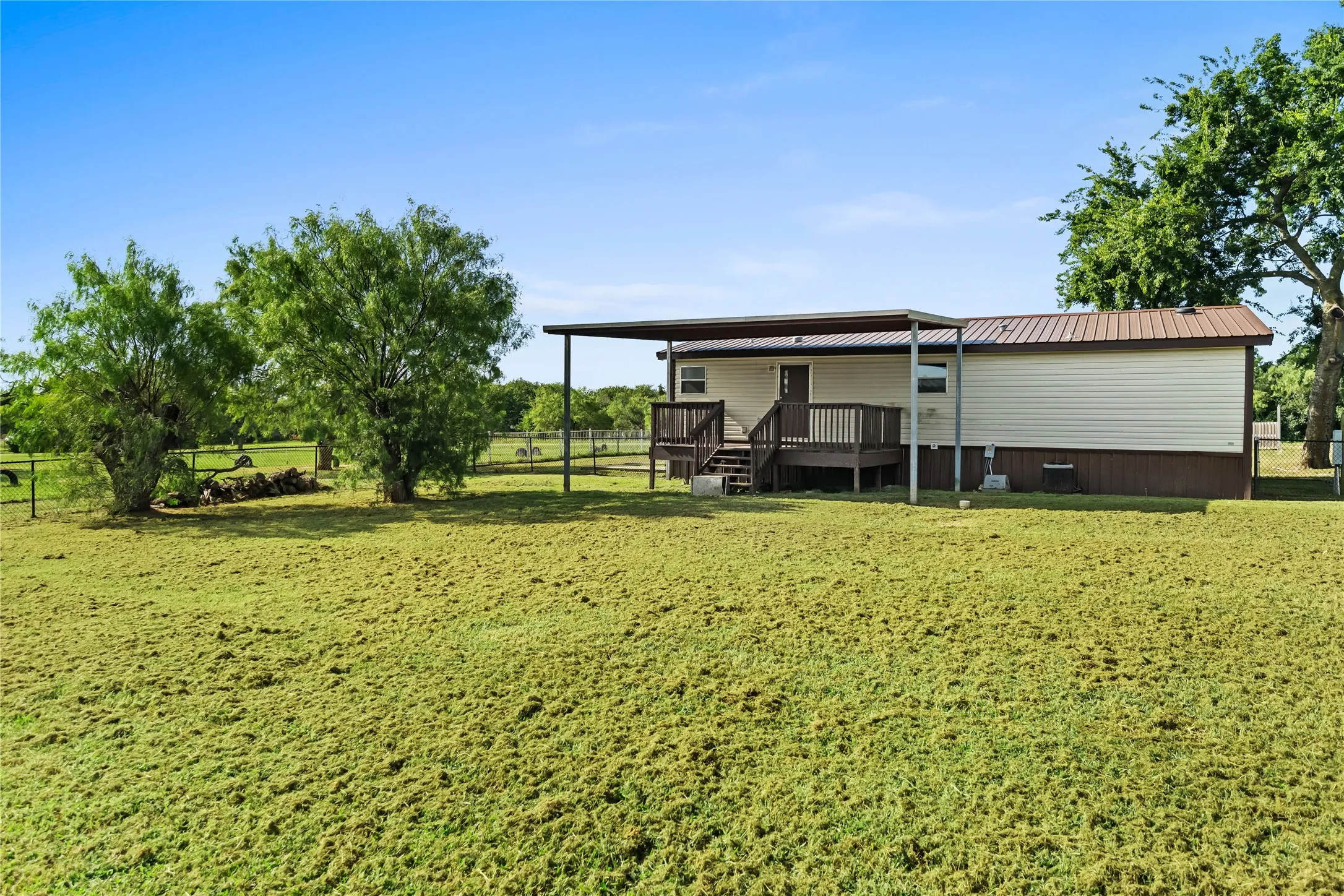 Mobile Home For Sale in Hunt County , 3634 County Road 2621, Caddo Mills, Texas 75135, 3 Bedroom, 2 Bathroom, Garage spaces, 1,232 Sqft, built in 2013, mls#21328978, Real Estate Agent in Caddo Mills, Homes For Sale in Hunt county, Homes For Sale in Caddo Mills, Realtor in Caddo Mills Texas, Real Estate Brokerage Independent Realty Texas, Luminita Cordes Realtor