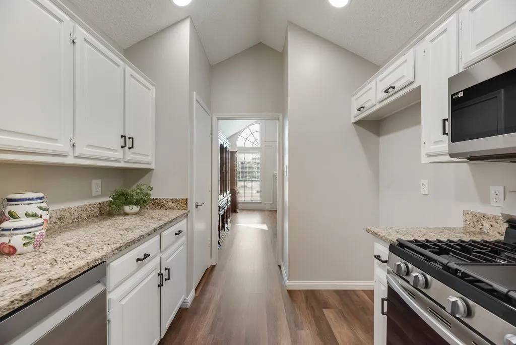 Single Family Residence For Sale in Denton County , 5021 Marcus Drive, Flower Mound, Texas 75028, 3 Bedroom, 2 Bathroom, 2 Garage spaces, 1,674 Sqft, built in 1985, mls#21329025, Real Estate Agent in Flower Mound, Homes For Sale in Denton county, Homes For Sale in Flower Mound, Realtor in Flower Mound Texas, Real Estate Brokerage Independent Realty Texas, Luminita Cordes Realtor