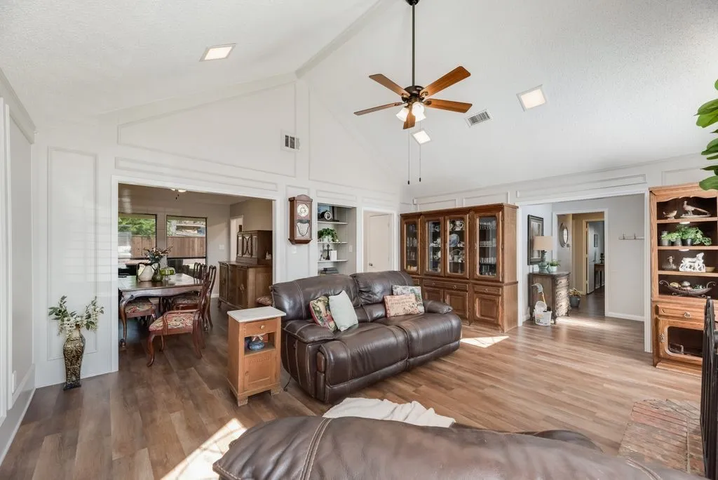 Single Family Residence For Sale in Denton County , 5021 Marcus Drive, Flower Mound, Texas 75028, 3 Bedroom, 2 Bathroom, 2 Garage spaces, 1,674 Sqft, built in 1985, mls#21329025, Real Estate Agent in Flower Mound, Homes For Sale in Denton county, Homes For Sale in Flower Mound, Realtor in Flower Mound Texas, Real Estate Brokerage Independent Realty Texas, Luminita Cordes Realtor