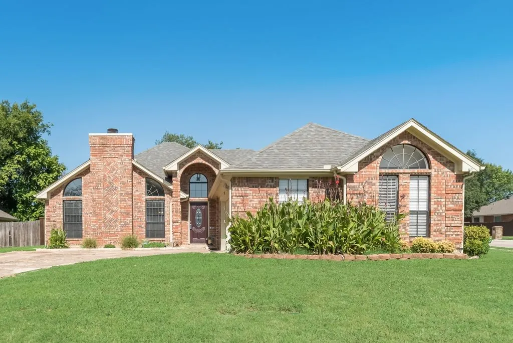 Single Family Residence For Sale in Denton County , 5021 Marcus Drive, Flower Mound, Texas 75028, 3 Bedroom, 2 Bathroom, 2 Garage spaces, 1,674 Sqft, built in 1985, mls#21329025, Real Estate Agent in Flower Mound, Homes For Sale in Denton county, Homes For Sale in Flower Mound, Realtor in Flower Mound Texas, Real Estate Brokerage Independent Realty Texas, Luminita Cordes Realtor