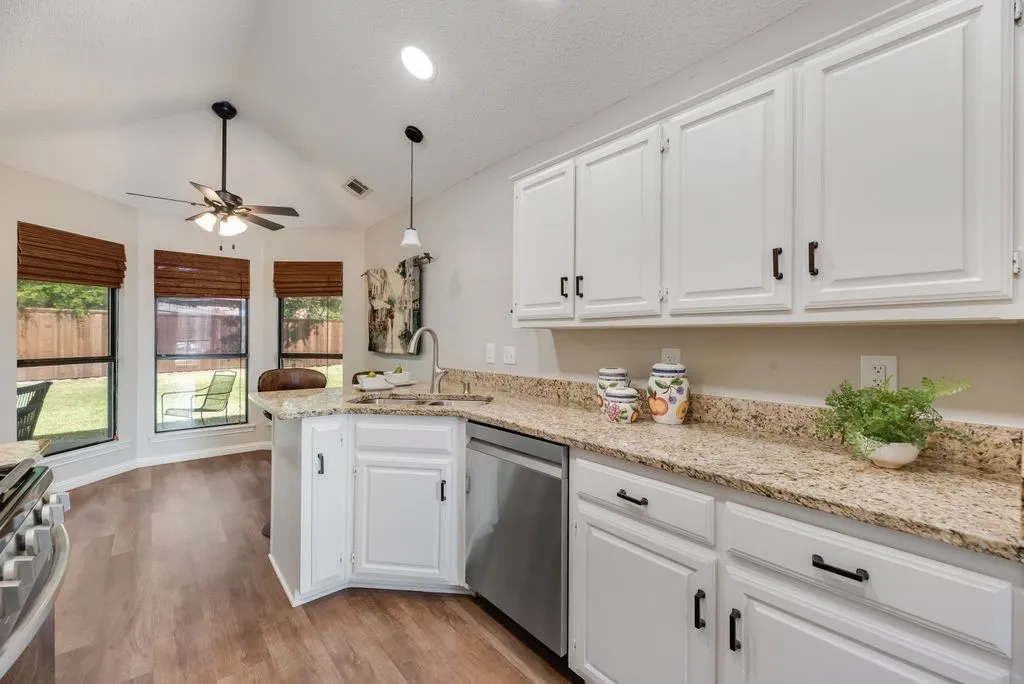 Single Family Residence For Sale in Denton County , 5021 Marcus Drive, Flower Mound, Texas 75028, 3 Bedroom, 2 Bathroom, 2 Garage spaces, 1,674 Sqft, built in 1985, mls#21329025, Real Estate Agent in Flower Mound, Homes For Sale in Denton county, Homes For Sale in Flower Mound, Realtor in Flower Mound Texas, Real Estate Brokerage Independent Realty Texas, Luminita Cordes Realtor