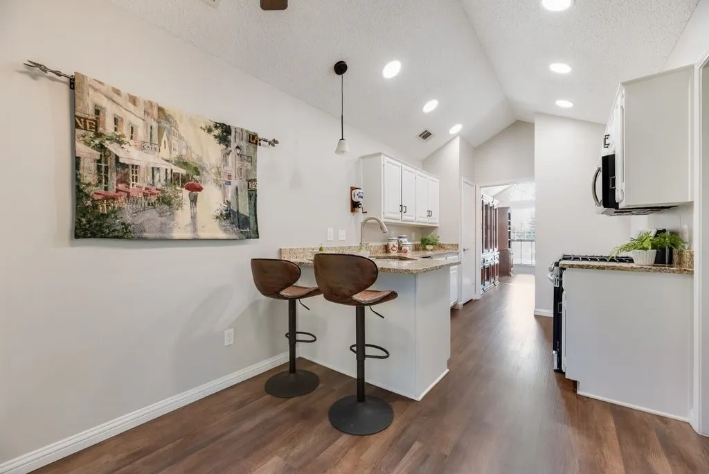 Single Family Residence For Sale in Denton County , 5021 Marcus Drive, Flower Mound, Texas 75028, 3 Bedroom, 2 Bathroom, 2 Garage spaces, 1,674 Sqft, built in 1985, mls#21329025, Real Estate Agent in Flower Mound, Homes For Sale in Denton county, Homes For Sale in Flower Mound, Realtor in Flower Mound Texas, Real Estate Brokerage Independent Realty Texas, Luminita Cordes Realtor
