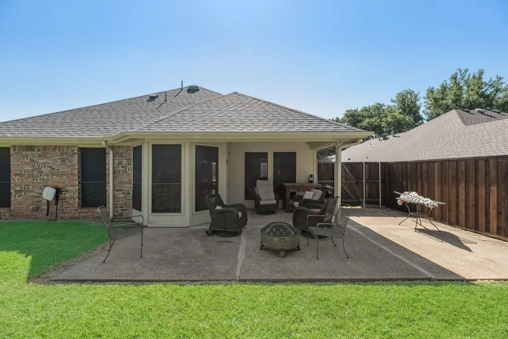 Single Family Residence For Sale in Denton County , 5021 Marcus Drive, Flower Mound, Texas 75028, 3 Bedroom, 2 Bathroom, 2 Garage spaces, 1,674 Sqft, built in 1985, mls#21329025, Real Estate Agent in Flower Mound, Homes For Sale in Denton county, Homes For Sale in Flower Mound, Realtor in Flower Mound Texas, Real Estate Brokerage Independent Realty Texas, Luminita Cordes Realtor