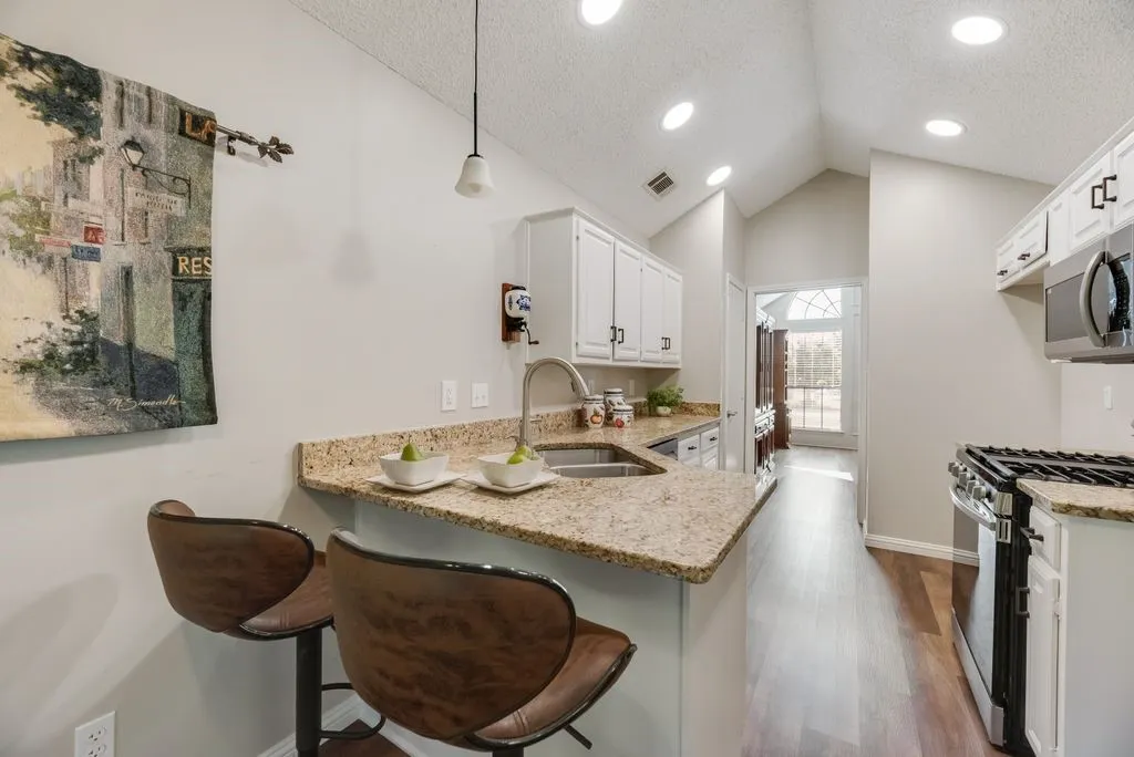Single Family Residence For Sale in Denton County , 5021 Marcus Drive, Flower Mound, Texas 75028, 3 Bedroom, 2 Bathroom, 2 Garage spaces, 1,674 Sqft, built in 1985, mls#21329025, Real Estate Agent in Flower Mound, Homes For Sale in Denton county, Homes For Sale in Flower Mound, Realtor in Flower Mound Texas, Real Estate Brokerage Independent Realty Texas, Luminita Cordes Realtor