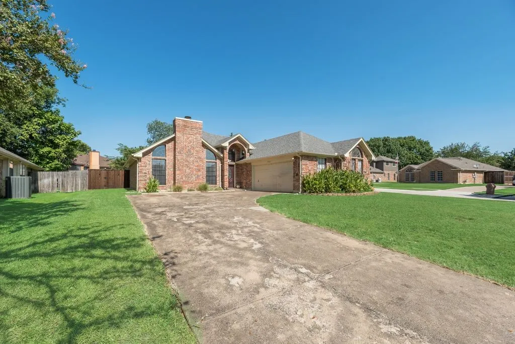 Single Family Residence For Sale in Denton County , 5021 Marcus Drive, Flower Mound, Texas 75028, 3 Bedroom, 2 Bathroom, 2 Garage spaces, 1,674 Sqft, built in 1985, mls#21329025, Real Estate Agent in Flower Mound, Homes For Sale in Denton county, Homes For Sale in Flower Mound, Realtor in Flower Mound Texas, Real Estate Brokerage Independent Realty Texas, Luminita Cordes Realtor
