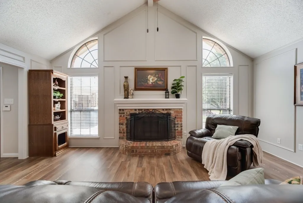 Single Family Residence For Sale in Denton County , 5021 Marcus Drive, Flower Mound, Texas 75028, 3 Bedroom, 2 Bathroom, 2 Garage spaces, 1,674 Sqft, built in 1985, mls#21329025, Real Estate Agent in Flower Mound, Homes For Sale in Denton county, Homes For Sale in Flower Mound, Realtor in Flower Mound Texas, Real Estate Brokerage Independent Realty Texas, Luminita Cordes Realtor