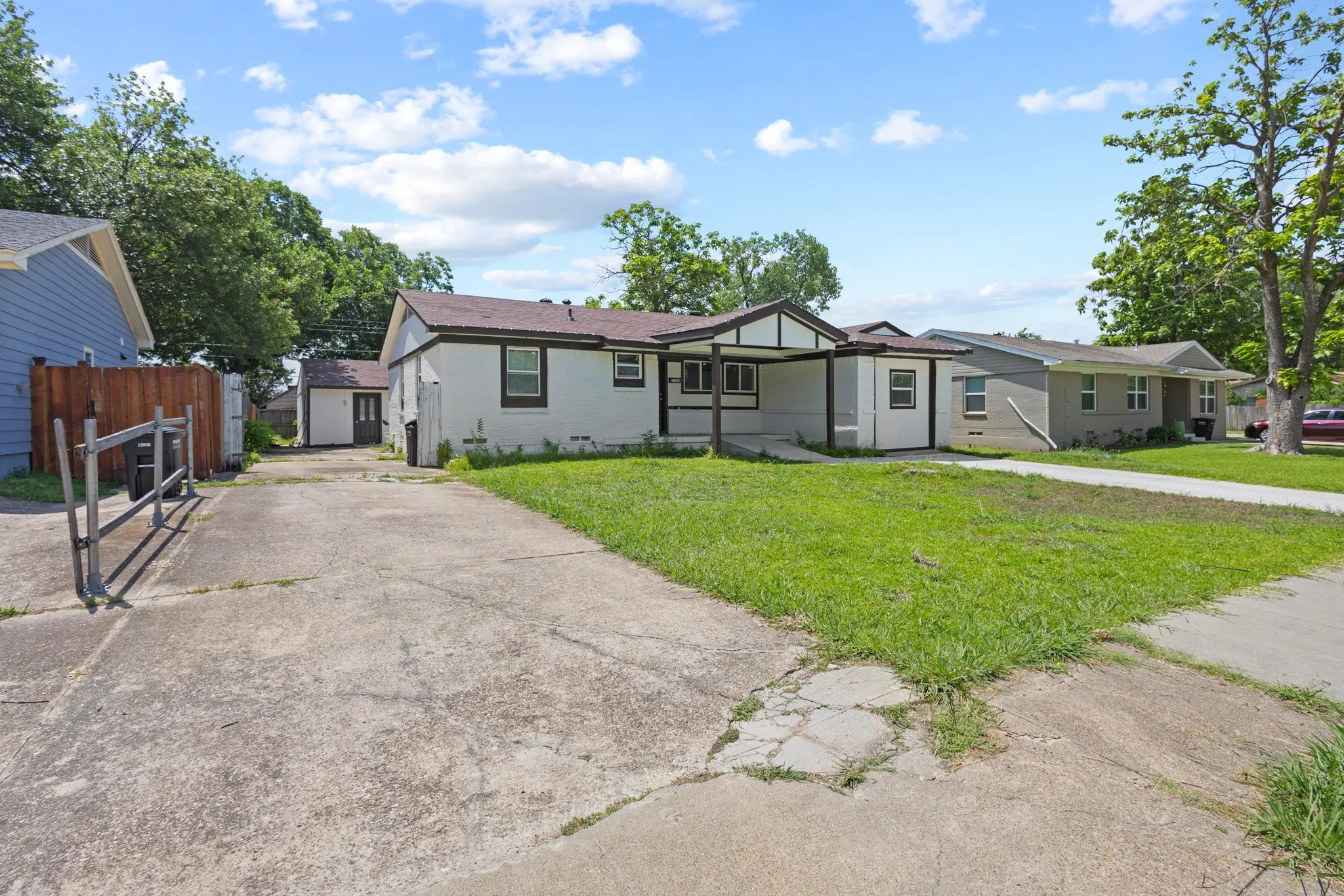 Single Family Residence For Sale in Dallas County , 1706 Summit Street, Mesquite, Texas 75149, 4 Bedroom, 3 Bathroom, Garage spaces, 1,363 Sqft, built in 1959, mls#21329027, Real Estate Agent in Mesquite, Homes For Sale in Dallas county, Homes For Sale in Mesquite, Realtor in Mesquite Texas, Real Estate Brokerage Independent Realty Texas, Luminita Cordes Realtor