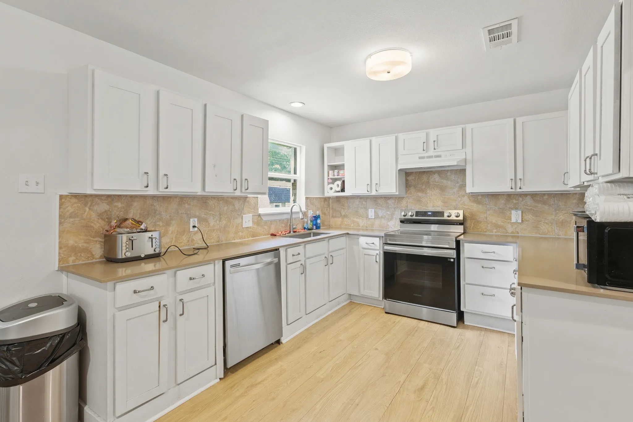 Single Family Residence For Sale in Dallas County , 1706 Summit Street, Mesquite, Texas 75149, 4 Bedroom, 3 Bathroom, Garage spaces, 1,363 Sqft, built in 1959, mls#21329027, Real Estate Agent in Mesquite, Homes For Sale in Dallas county, Homes For Sale in Mesquite, Realtor in Mesquite Texas, Real Estate Brokerage Independent Realty Texas, Luminita Cordes Realtor
