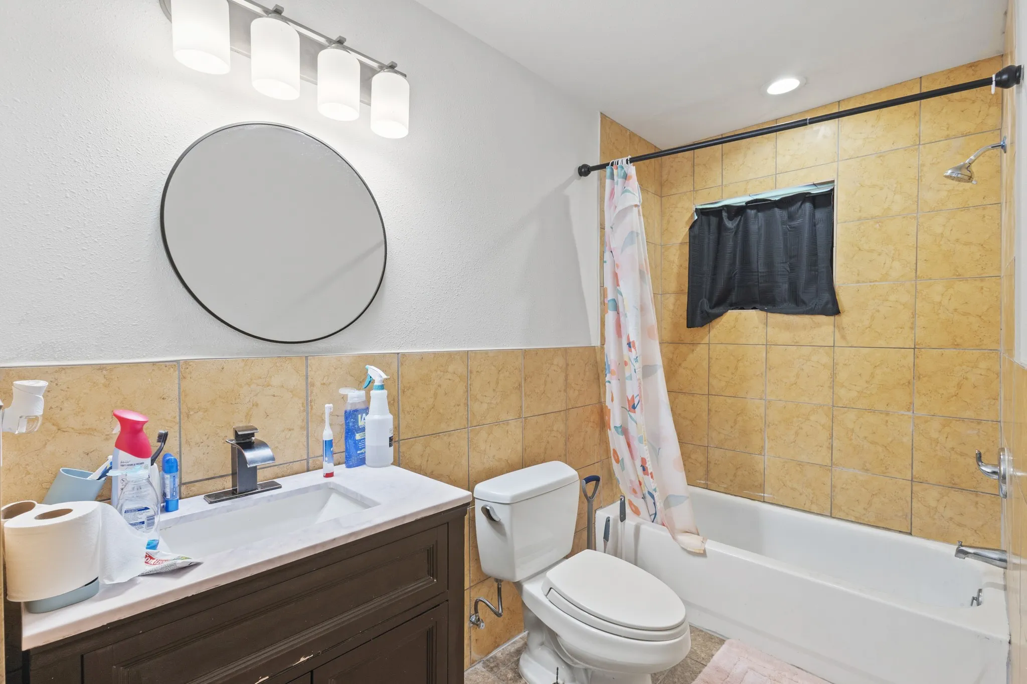 Single Family Residence For Sale in Dallas County , 1706 Summit Street, Mesquite, Texas 75149, 4 Bedroom, 3 Bathroom, Garage spaces, 1,363 Sqft, built in 1959, mls#21329027, Real Estate Agent in Mesquite, Homes For Sale in Dallas county, Homes For Sale in Mesquite, Realtor in Mesquite Texas, Real Estate Brokerage Independent Realty Texas, Luminita Cordes Realtor
