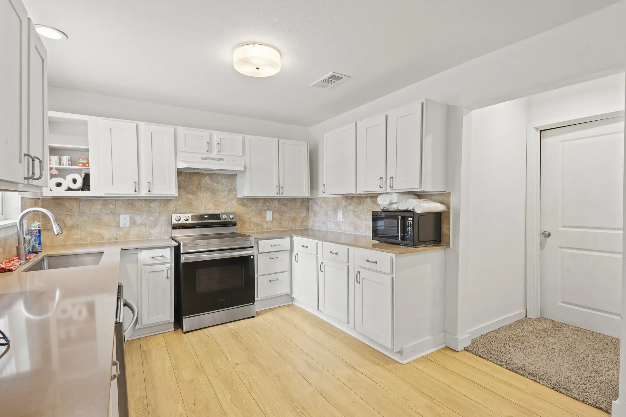 Single Family Residence For Sale in Dallas County , 1706 Summit Street, Mesquite, Texas 75149, 4 Bedroom, 3 Bathroom, Garage spaces, 1,363 Sqft, built in 1959, mls#21329027, Real Estate Agent in Mesquite, Homes For Sale in Dallas county, Homes For Sale in Mesquite, Realtor in Mesquite Texas, Real Estate Brokerage Independent Realty Texas, Luminita Cordes Realtor